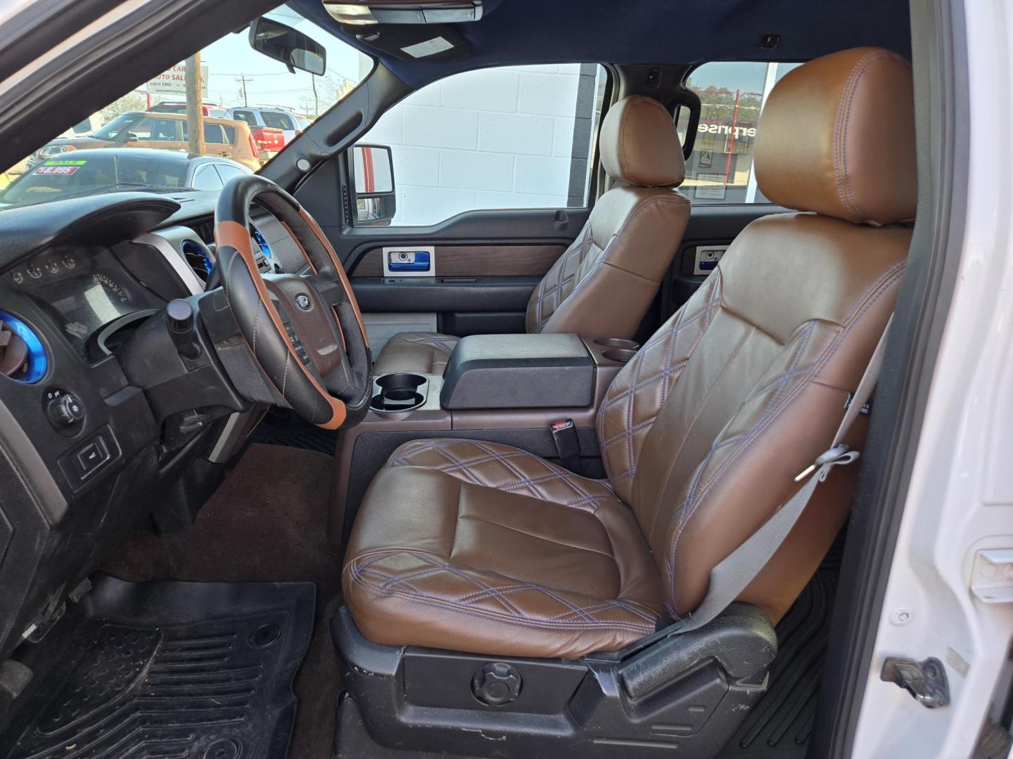 2014 WHITE Ford F-150 XL SuperCrew 5.5-ft. Bed 4WD (1FTFW1EFXEK) with an 5.0L V8 engine, 6-Speed Automatic transmission, located at 503 West Court, Seguin, TX, 78155, (830) 379-3373, 29.568621, -97.969803 - 2014 Ford F-150 XL SuperCrew 5.5-ft. Bed 4WD with a 5.0L V8, Automatic, Tilt, Cruise, AM/FM/CD/AUX Stereo, Bluetooth, Custom Seating, Custom Interior Trim, Trailer Towing, Steel Bumper and more!! - Photo#4