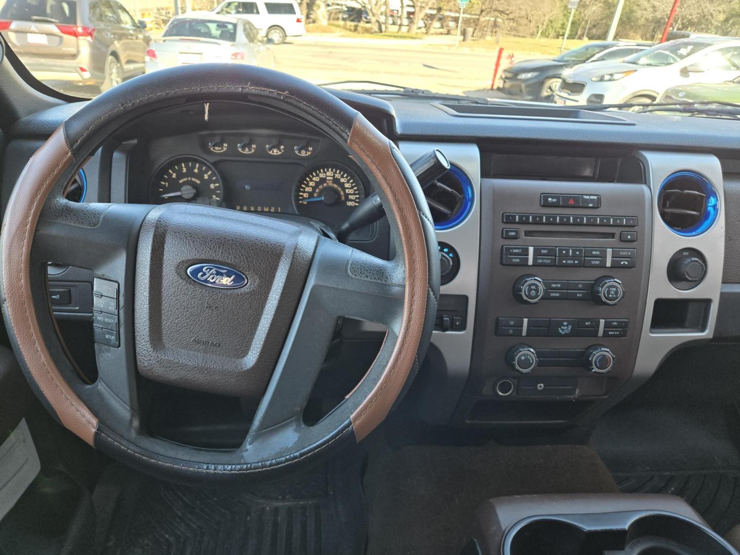 2014 WHITE Ford F-150 XL SuperCrew 5.5-ft. Bed 4WD (1FTFW1EFXEK) with an 5.0L V8 engine, 6-Speed Automatic transmission, located at 503 West Court, Seguin, TX, 78155, (830) 379-3373, 29.568621, -97.969803 - 2014 Ford F-150 XL SuperCrew 5.5-ft. Bed 4WD with a 5.0L V8, Automatic, Tilt, Cruise, AM/FM/CD/AUX Stereo, Bluetooth, Custom Seating, Custom Interior Trim, Trailer Towing, Steel Bumper and more!! - Photo#5