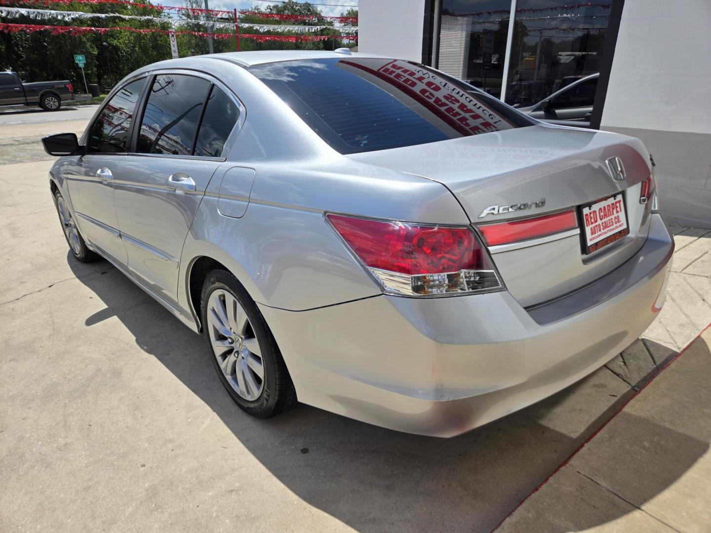 2012 SILVER Honda Accord EX-L Sedan AT (1HGCP2F87CA) with an 2.4L L4 DOHC 16V engine, 5-Speed Automatic transmission, located at 503 West Court, Seguin, TX, 78155, (830) 379-3373, 29.568621, -97.969803 - Photo#3