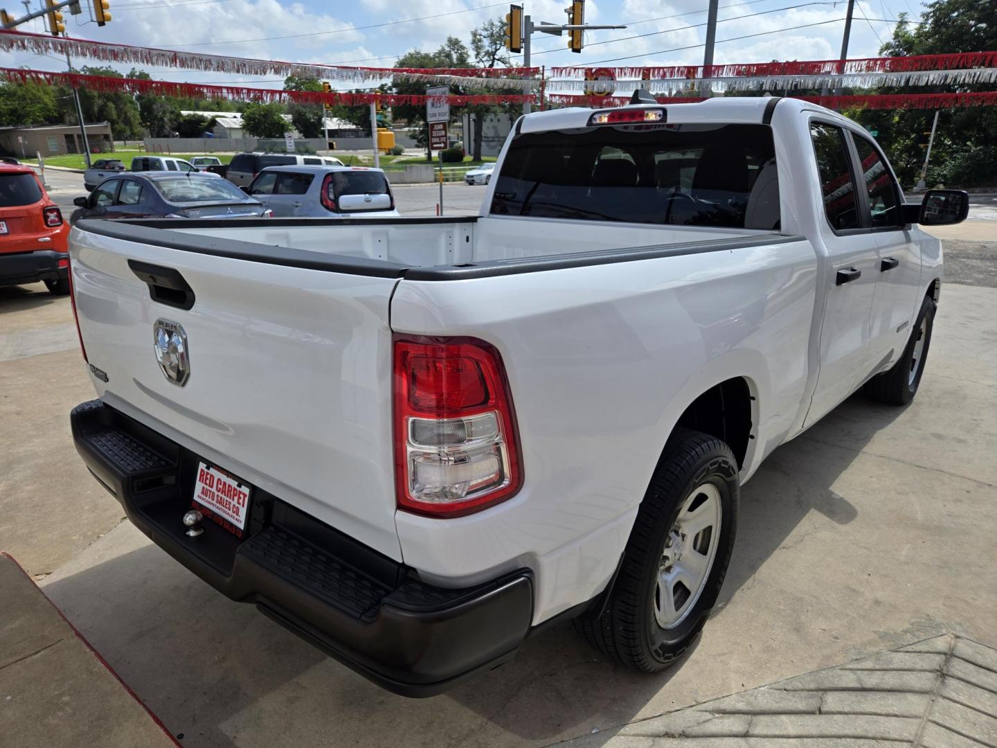 2022 WHITE RAM 1500 Tradesman Quad Cab 2WD (1C6RRECTXNN) with an 3.6L V6 FFV engine, 8A transmission, located at 503 West Court, Seguin, TX, 78155, (830) 379-3373, 29.568621, -97.969803 - 2022 RAM 1500 Tradesman Quad Cab 2WD with a 3.6L V6 FFV, Automatic, Tilt, Cruise, AM/FM/AUX Touchscreen Stereo, Power Windows, Locks and Side Mirrors, Bluetooth, Front Bench Seating, Trailer Towing, Alloy Wheels and more!! - Photo#2