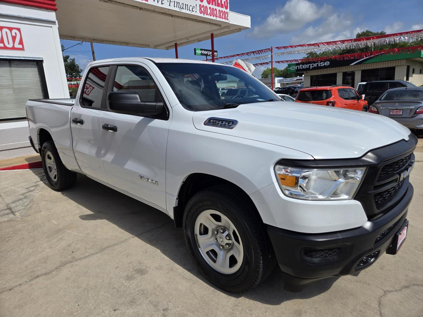 2022 WHITE RAM 1500 Tradesman Quad Cab 2WD (1C6RRECTXNN) with an 3.6L V6 FFV engine, 8A transmission, located at 503 West Court, Seguin, TX, 78155, (830) 379-3373, 29.568621, -97.969803 - 2022 RAM 1500 Tradesman Quad Cab 2WD with a 3.6L V6 FFV, Automatic, Tilt, Cruise, AM/FM/AUX Touchscreen Stereo, Power Windows, Locks and Side Mirrors, Bluetooth, Front Bench Seating, Trailer Towing, Alloy Wheels and more!! - Photo#1