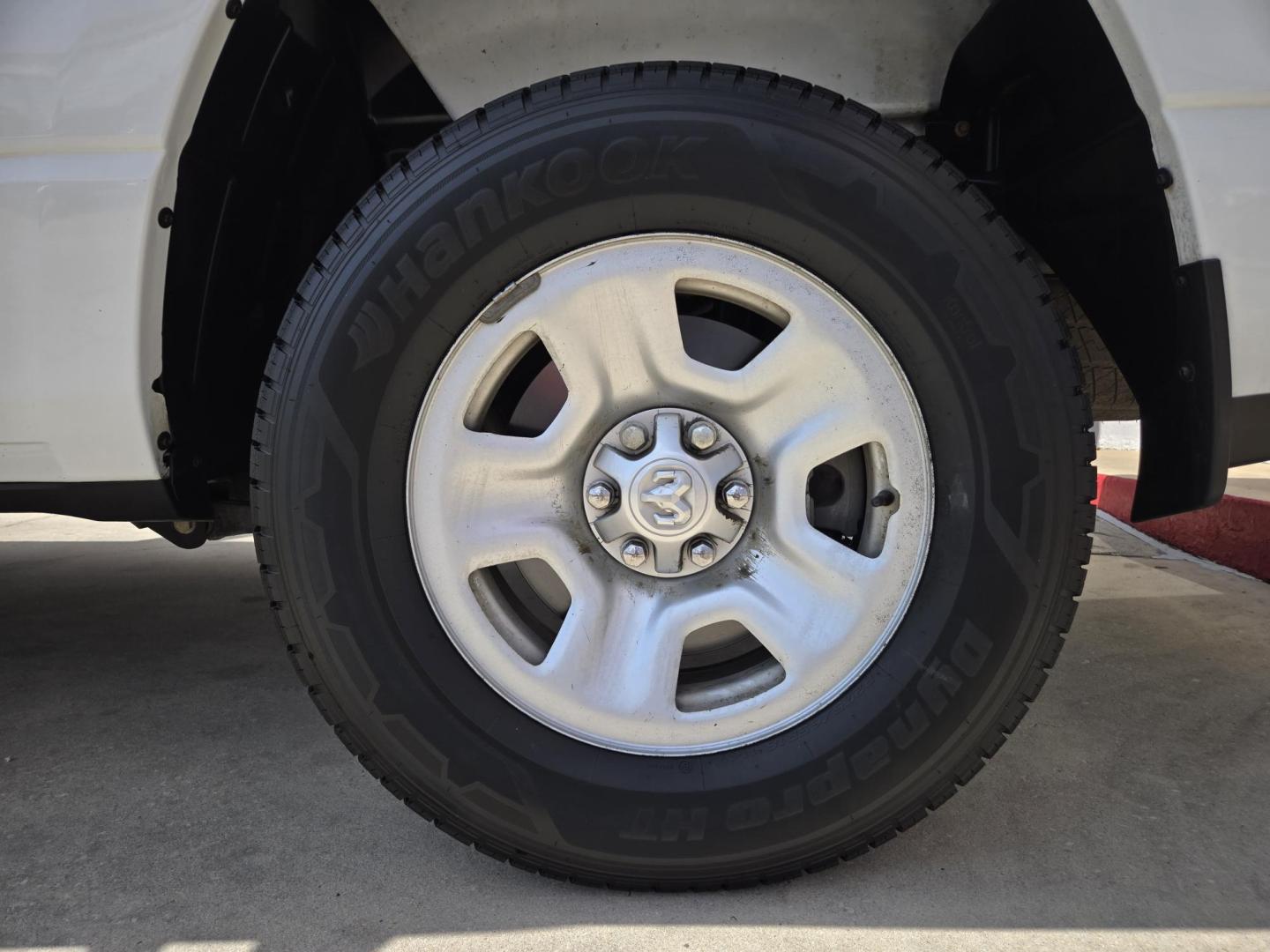 2022 WHITE RAM 1500 Tradesman Quad Cab 2WD (1C6RRECTXNN) with an 3.6L V6 FFV engine, 8A transmission, located at 503 West Court, Seguin, TX, 78155, (830) 379-3373, 29.568621, -97.969803 - 2022 RAM 1500 Tradesman Quad Cab 2WD with a 3.6L V6 FFV, Automatic, Tilt, Cruise, AM/FM/AUX Touchscreen Stereo, Power Windows, Locks and Side Mirrors, Bluetooth, Front Bench Seating, Trailer Towing, Alloy Wheels and more!! - Photo#7