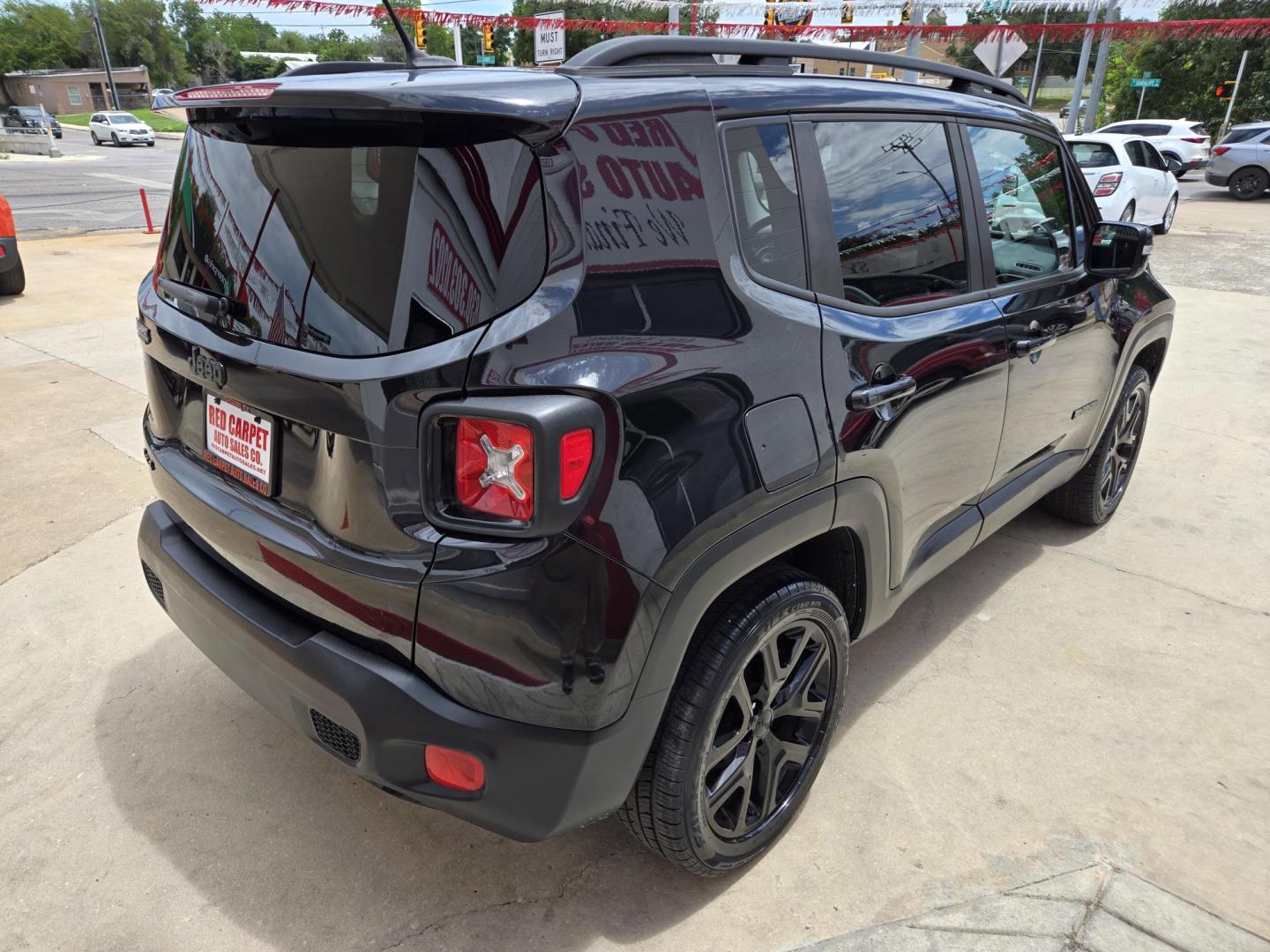 2016 Black Jeep Renegade Latitude 4WD (ZACCJBBT1GP) with an 2.4L L4 DOHC 16V engine, Automatic transmission, located at 503 West Court, Seguin, TX, 78155, (830) 379-3373, 29.568621, -97.969803 - Photo#2