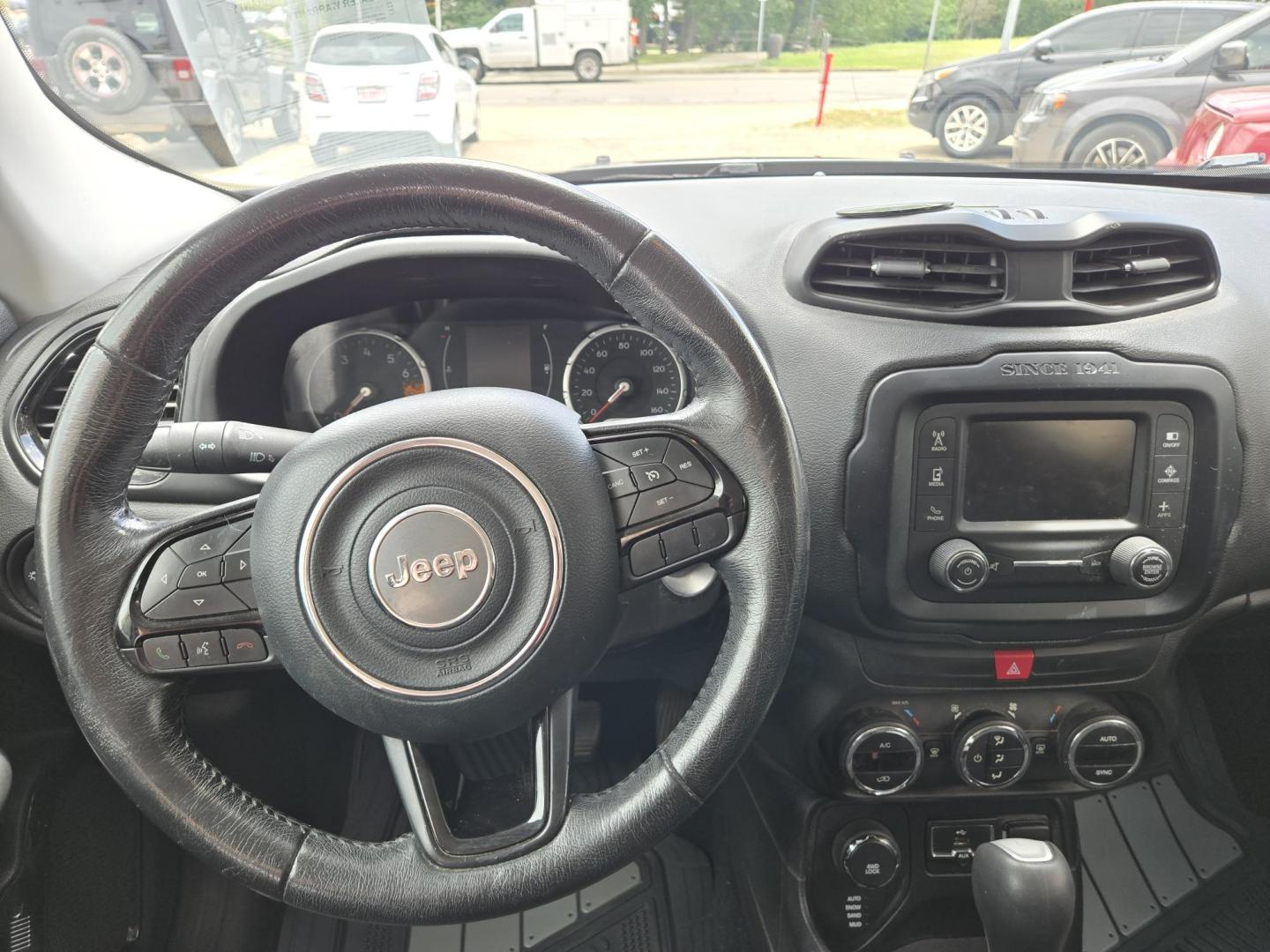 2016 Black Jeep Renegade Latitude 4WD (ZACCJBBT1GP) with an 2.4L L4 DOHC 16V engine, Automatic transmission, located at 503 West Court, Seguin, TX, 78155, (830) 379-3373, 29.568621, -97.969803 - Photo#5