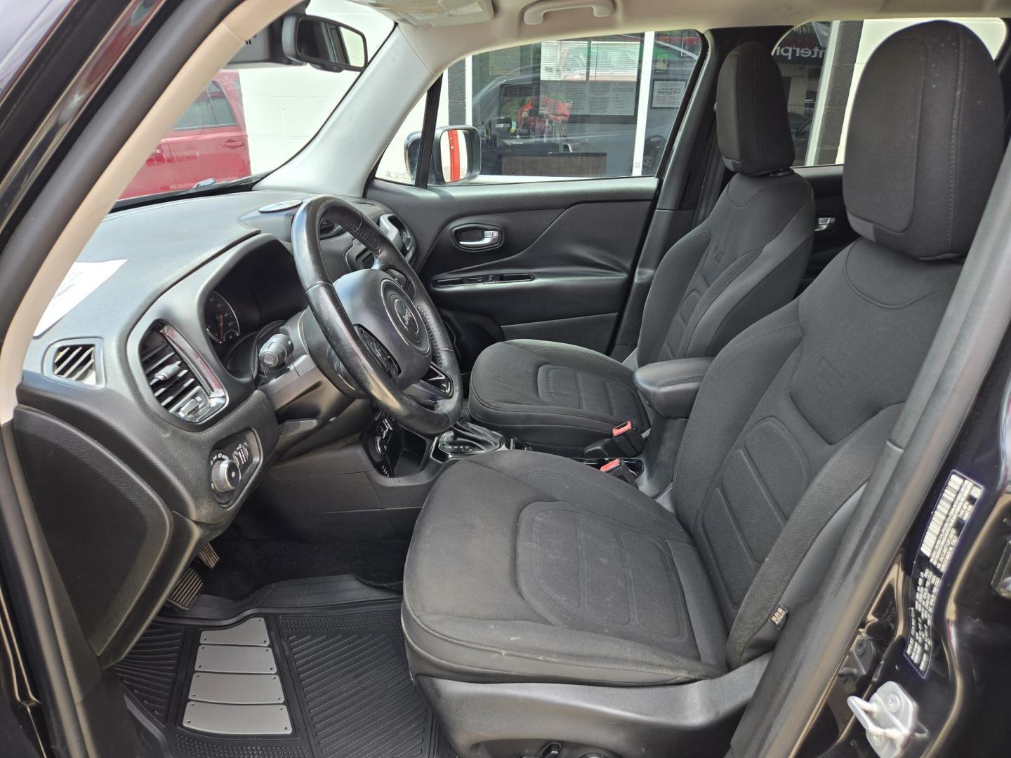 2016 Black Jeep Renegade Latitude 4WD (ZACCJBBT1GP) with an 2.4L L4 DOHC 16V engine, Automatic transmission, located at 503 West Court, Seguin, TX, 78155, (830) 379-3373, 29.568621, -97.969803 - Photo#4