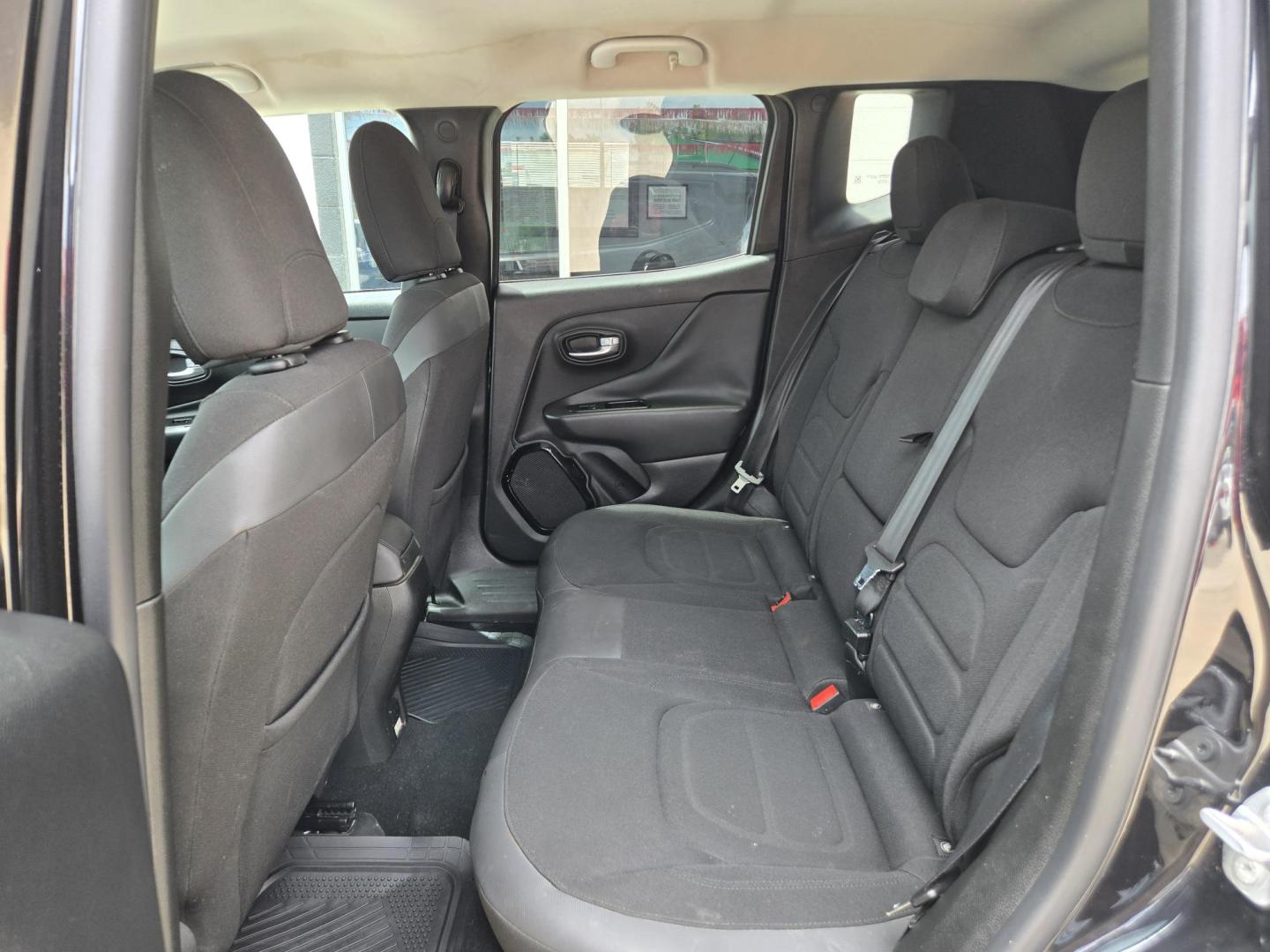 2016 Black Jeep Renegade Latitude 4WD (ZACCJBBT1GP) with an 2.4L L4 DOHC 16V engine, Automatic transmission, located at 503 West Court, Seguin, TX, 78155, (830) 379-3373, 29.568621, -97.969803 - Photo#6