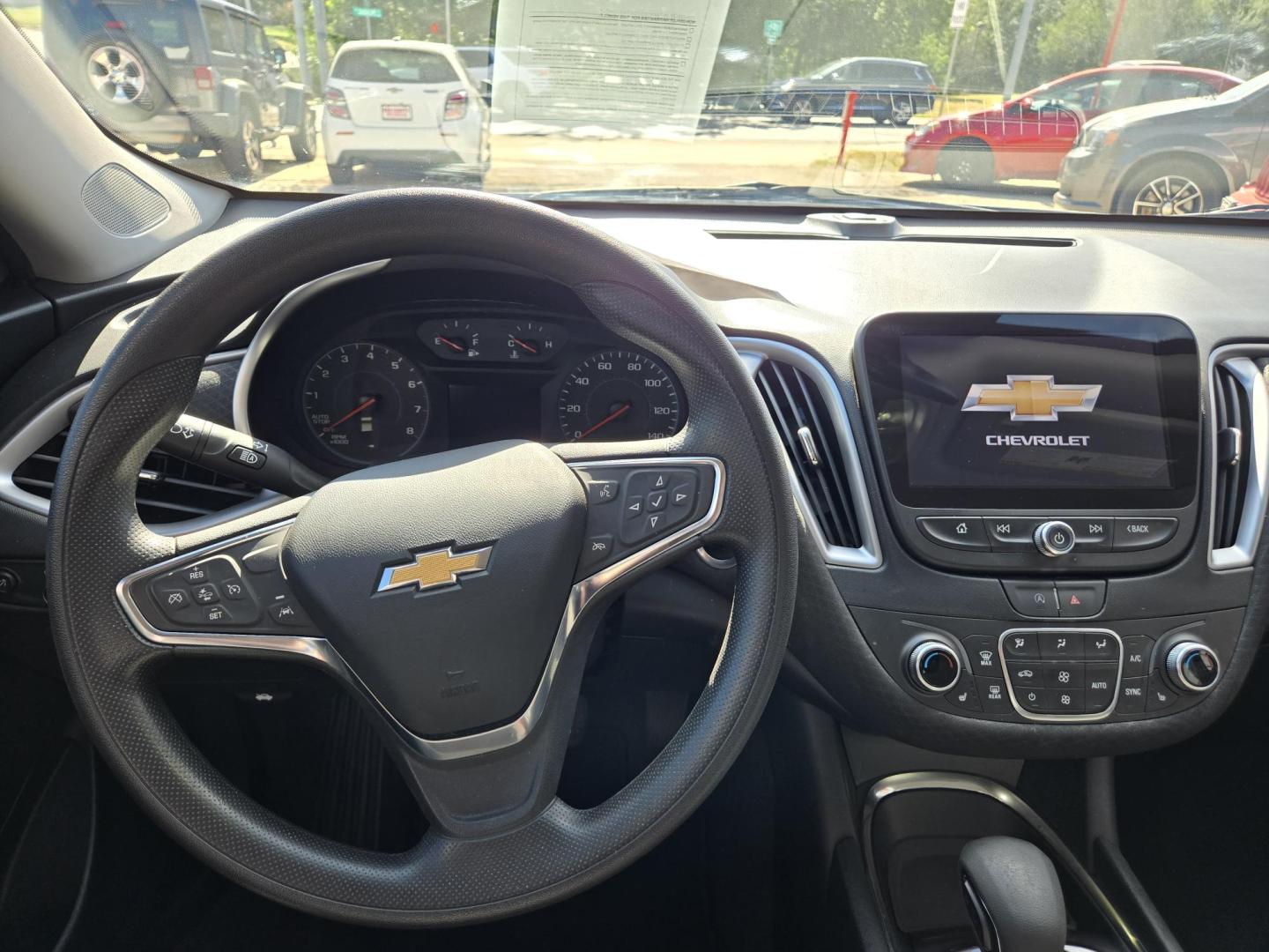 2023 SILVER Chevrolet Malibu 1LT (1G1ZD5ST8PF) with an 1.5L L4 DOHC 16V engine, 6A transmission, located at 503 West Court, Seguin, TX, 78155, (830) 379-3373, 29.568621, -97.969803 - Photo#5