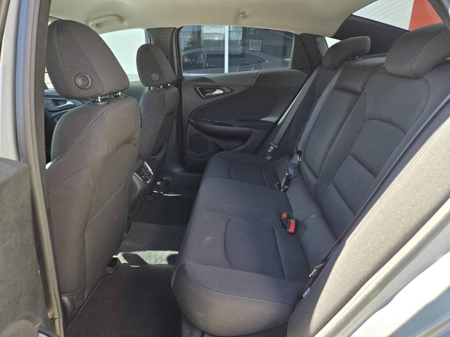 2023 SILVER Chevrolet Malibu 1LT (1G1ZD5ST8PF) with an 1.5L L4 DOHC 16V engine, 6A transmission, located at 503 West Court, Seguin, TX, 78155, (830) 379-3373, 29.568621, -97.969803 - Photo#6
