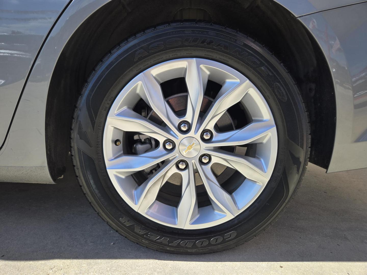 2023 SILVER Chevrolet Malibu 1LT (1G1ZD5ST8PF) with an 1.5L L4 DOHC 16V engine, 6A transmission, located at 503 West Court, Seguin, TX, 78155, (830) 379-3373, 29.568621, -97.969803 - Photo#7