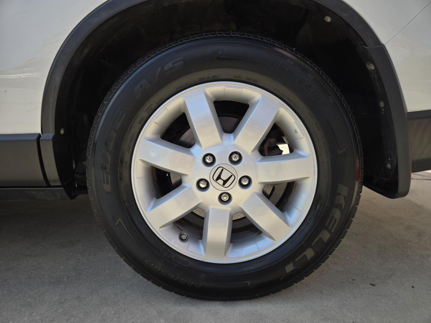 2011 WHITE Honda CR-V SE 2WD 5-Speed AT (5J6RE3H45BL) with an 2.4L L4 DOHC 16V engine, 5-Speed Automatic transmission, located at 503 West Court, Seguin, TX, 78155, (830) 379-3373, 29.568621, -97.969803 - 2011 Honda CR-V SE 2WD with a 2.4L L4 DOHC 16V, Automatic, Tilt, Cruise, AM/FM/CD/AUX Stereo, Power Windows, Locks and Side Mirrors, Alloy Wheels, Rear Wiper, Rear Defroster and more!! - Photo#8