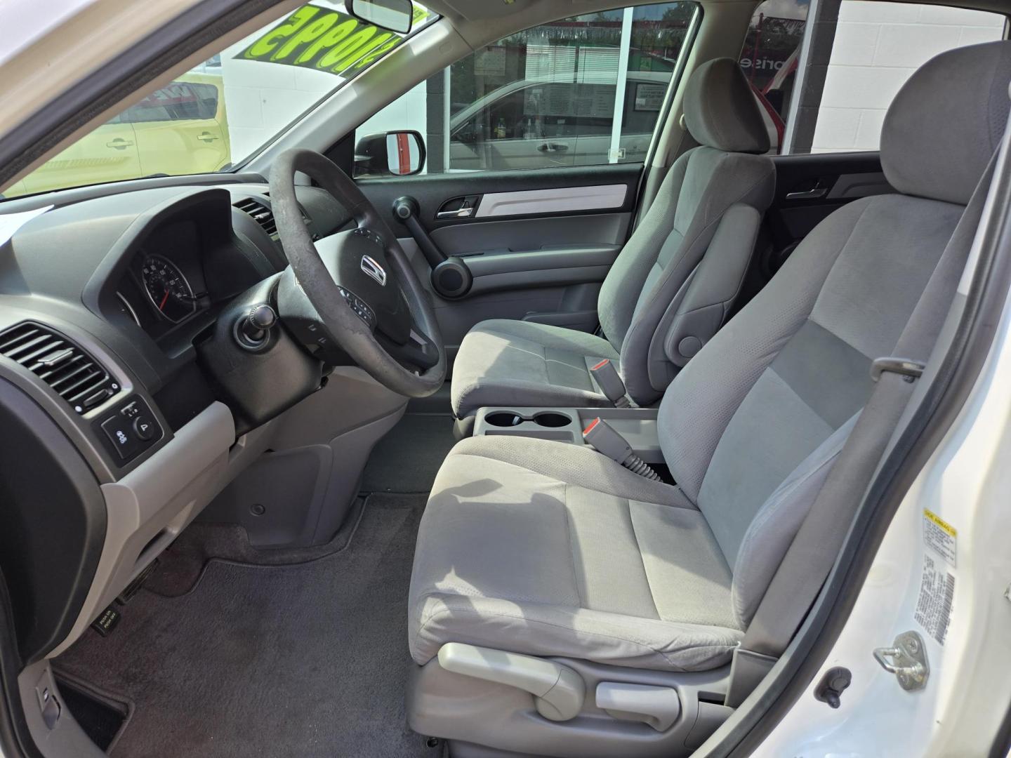2011 WHITE Honda CR-V SE 2WD 5-Speed AT (5J6RE3H45BL) with an 2.4L L4 DOHC 16V engine, 5-Speed Automatic transmission, located at 503 West Court, Seguin, TX, 78155, (830) 379-3373, 29.568621, -97.969803 - 2011 Honda CR-V SE 2WD with a 2.4L L4 DOHC 16V, Automatic, Tilt, Cruise, AM/FM/CD/AUX Stereo, Power Windows, Locks and Side Mirrors, Alloy Wheels, Rear Wiper, Rear Defroster and more!! - Photo#4