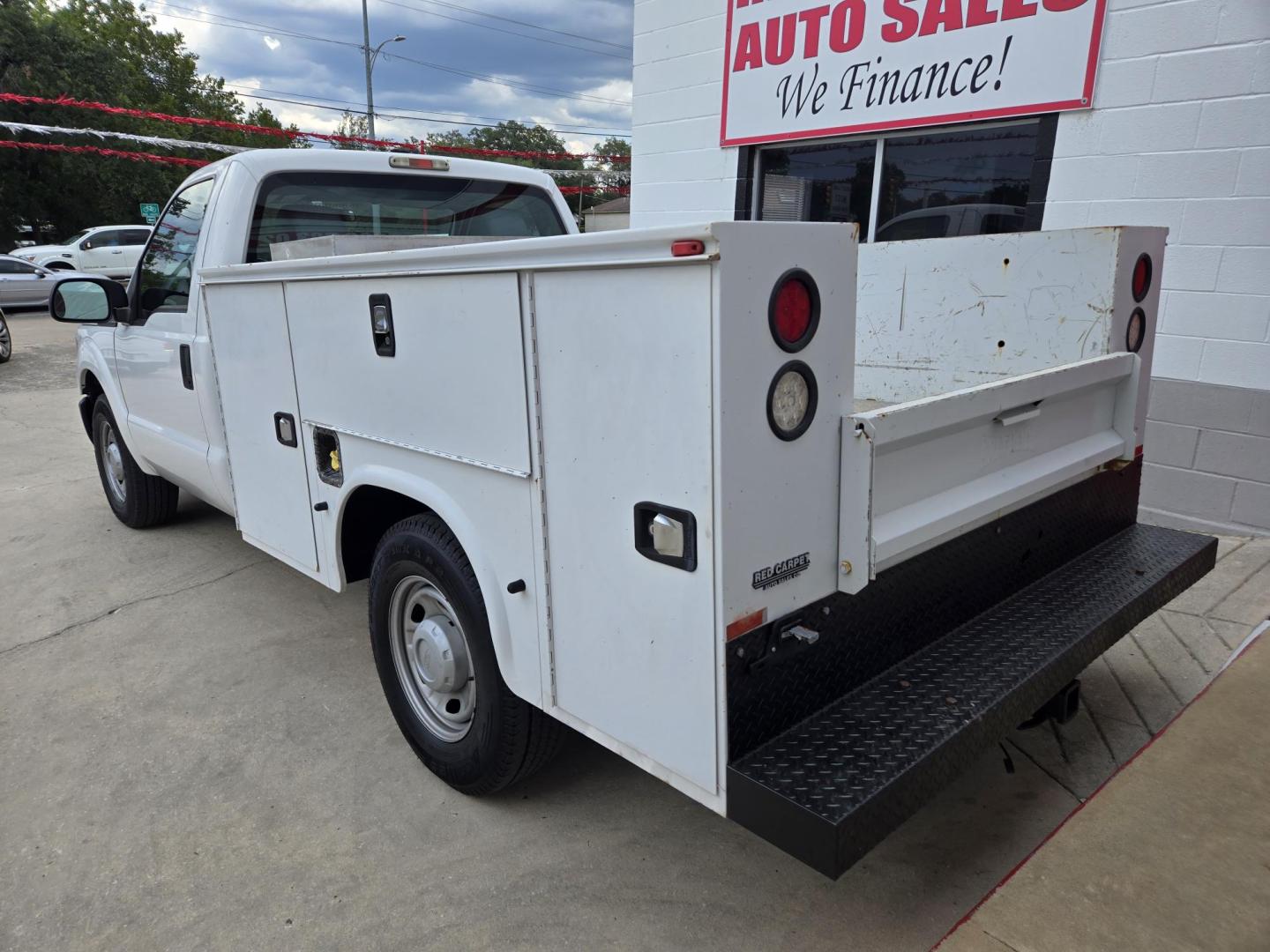 2015 WHITE Ford F-250 SD XLT 2WD (1FDBF2A68FE) with an 6.2L V8 OHV 16V engine, 6-Speed Automatic transmission, located at 503 West Court, Seguin, TX, 78155, (830) 379-3373, 29.568621, -97.969803 - 2015 Ford F-250 SD XLT 2WD with a 6.2L V8 OHV 16V, Automatic, Tilt, AM/FM/CD/AUX Stereo, Bluetooth, Front Bench Seating, Utility Box Storage, Trailer Towing and more!! - Photo#3