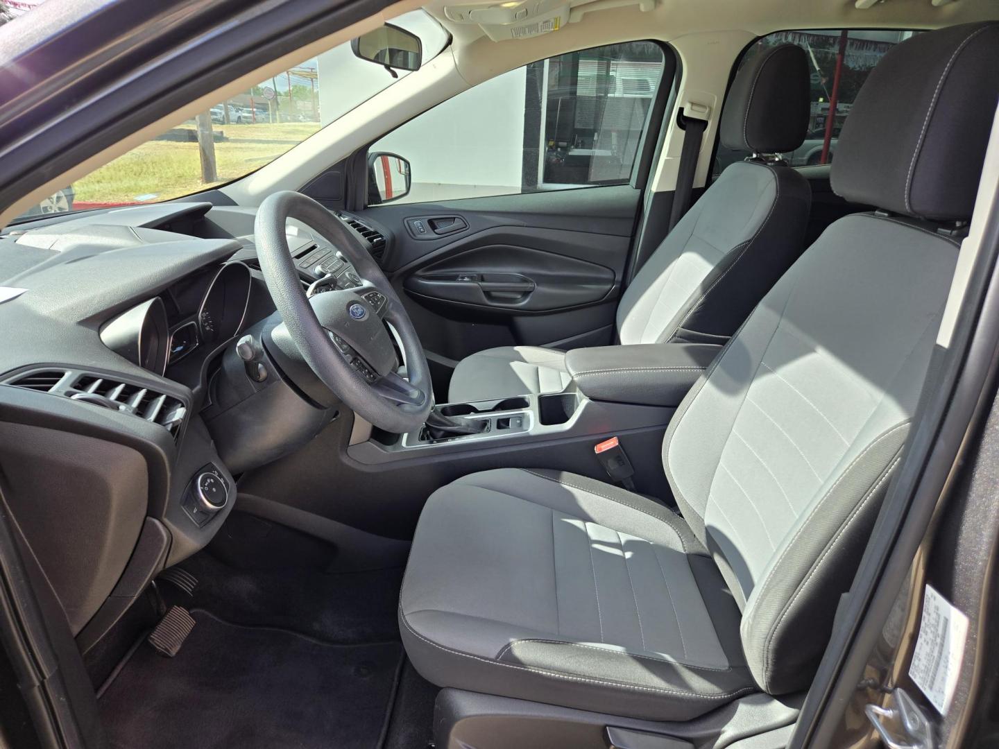 2017 GRAY Ford Escape S FWD (1FMCU0F7XHU) with an 2.5L L4 DOHC 16V engine, 6A transmission, located at 503 West Court, Seguin, TX, 78155, (830) 379-3373, 29.568621, -97.969803 - Photo#4