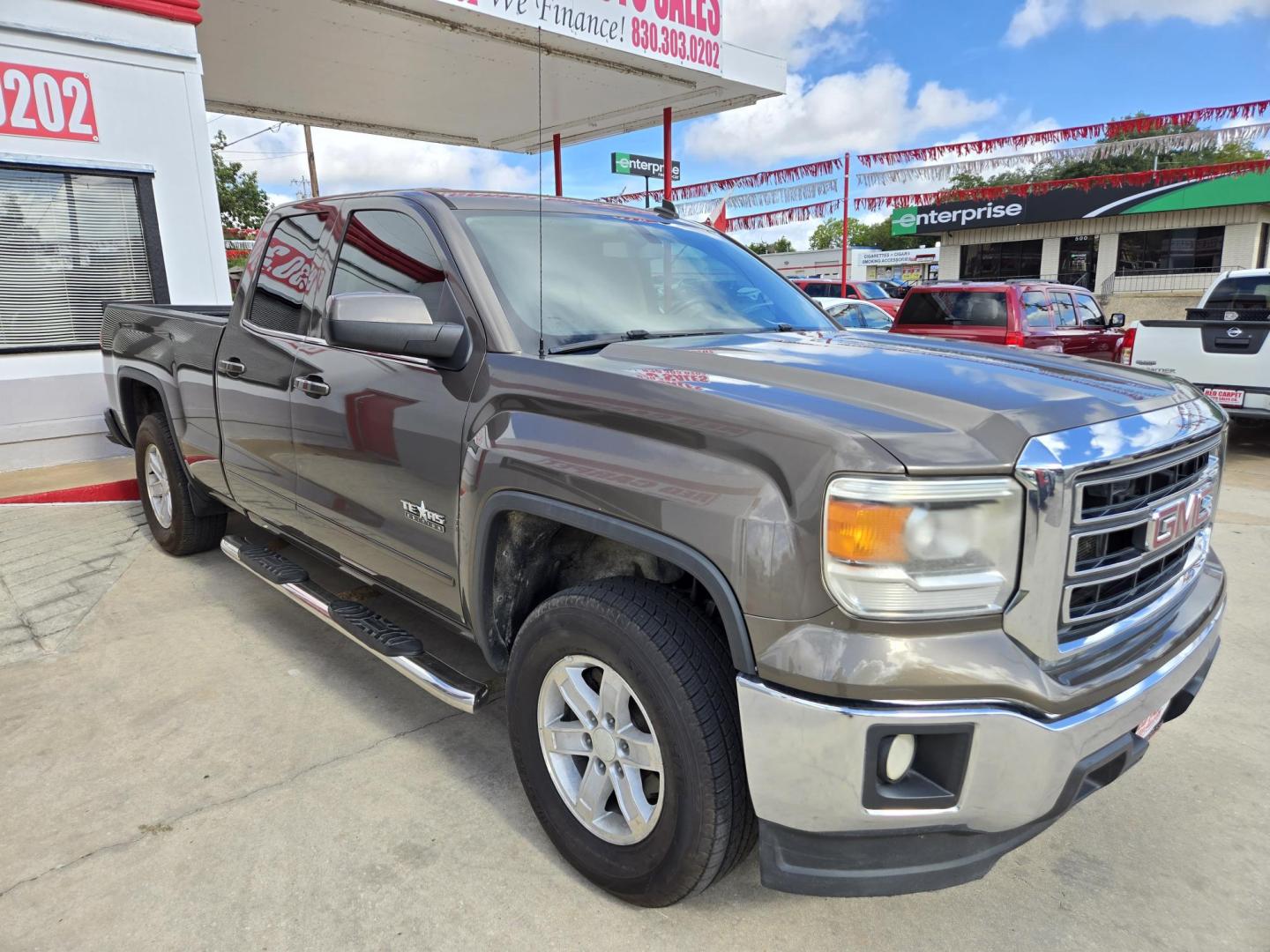 2013 Pewter GMC Sierra 1500 SLE Ext. Cab 2WD (1GTR1UEC8EZ) with an 5.3L V8 OHV 16V engine, 6-Speed Automatic transmission, located at 503 West Court, Seguin, TX, 78155, (830) 379-3373, 29.568621, -97.969803 - 2013 GMC Sierra 1500 SLE Ext. Cab 2WD with a 5.3L V8 OHV 16V, Automatic, Tilt, Cruise, AM/FM/CD Touchscreen Stereo, Power Windows, Locks, Seat and Side Mirrors, Bluetooth, Dual Climate Control, Front Bench Seating, Onstar Capability, Tinted Windows, Trailer Towing, Alloy Wheels, Rear Defroster and m - Photo#1