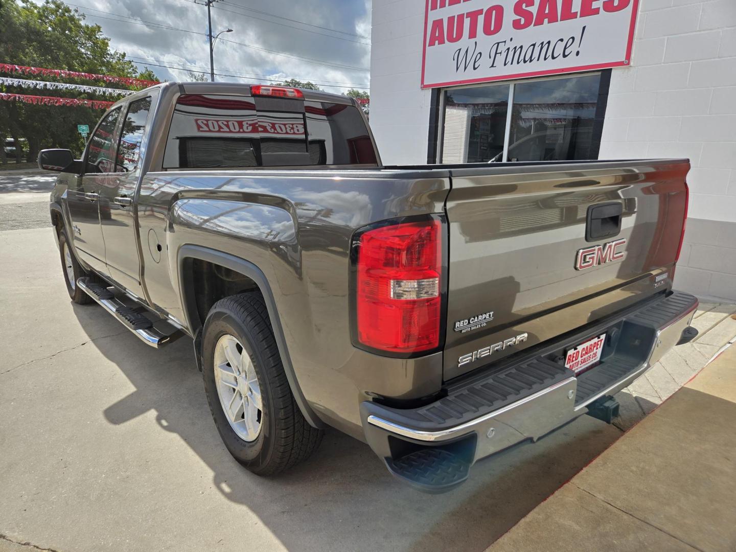 2013 Pewter GMC Sierra 1500 SLE Ext. Cab 2WD (1GTR1UEC8EZ) with an 5.3L V8 OHV 16V engine, 6-Speed Automatic transmission, located at 503 West Court, Seguin, TX, 78155, (830) 379-3373, 29.568621, -97.969803 - 2013 GMC Sierra 1500 SLE Ext. Cab 2WD with a 5.3L V8 OHV 16V, Automatic, Tilt, Cruise, AM/FM/CD Touchscreen Stereo, Power Windows, Locks, Seat and Side Mirrors, Bluetooth, Dual Climate Control, Front Bench Seating, Onstar Capability, Tinted Windows, Trailer Towing, Alloy Wheels, Rear Defroster and m - Photo#3