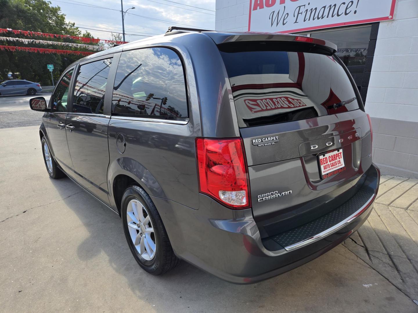 2019 GRAY Dodge Grand Caravan SXT (2C4RDGCG2KR) with an 3.6L V6 DOHC 24V engine, 6A transmission, located at 503 West Court, Seguin, TX, 78155, (830) 379-3373, 29.568621, -97.969803 - 2019 Dodge Grand Caravan SXT with a 3.6L V6 DOHC 24V, Automatic, Tilt, Cruise, AM/FM/CD/AUX Touchscreen Stereo, Power Windows, Locks, Seat and Side Mirrors, Bluetooth, Dual Climate Control, Rear A/C, Power Sliding Side Doors. Power Rear Hatch, Stow n Go Seating System, Backup Camera, Alloy Wheels, R - Photo#3