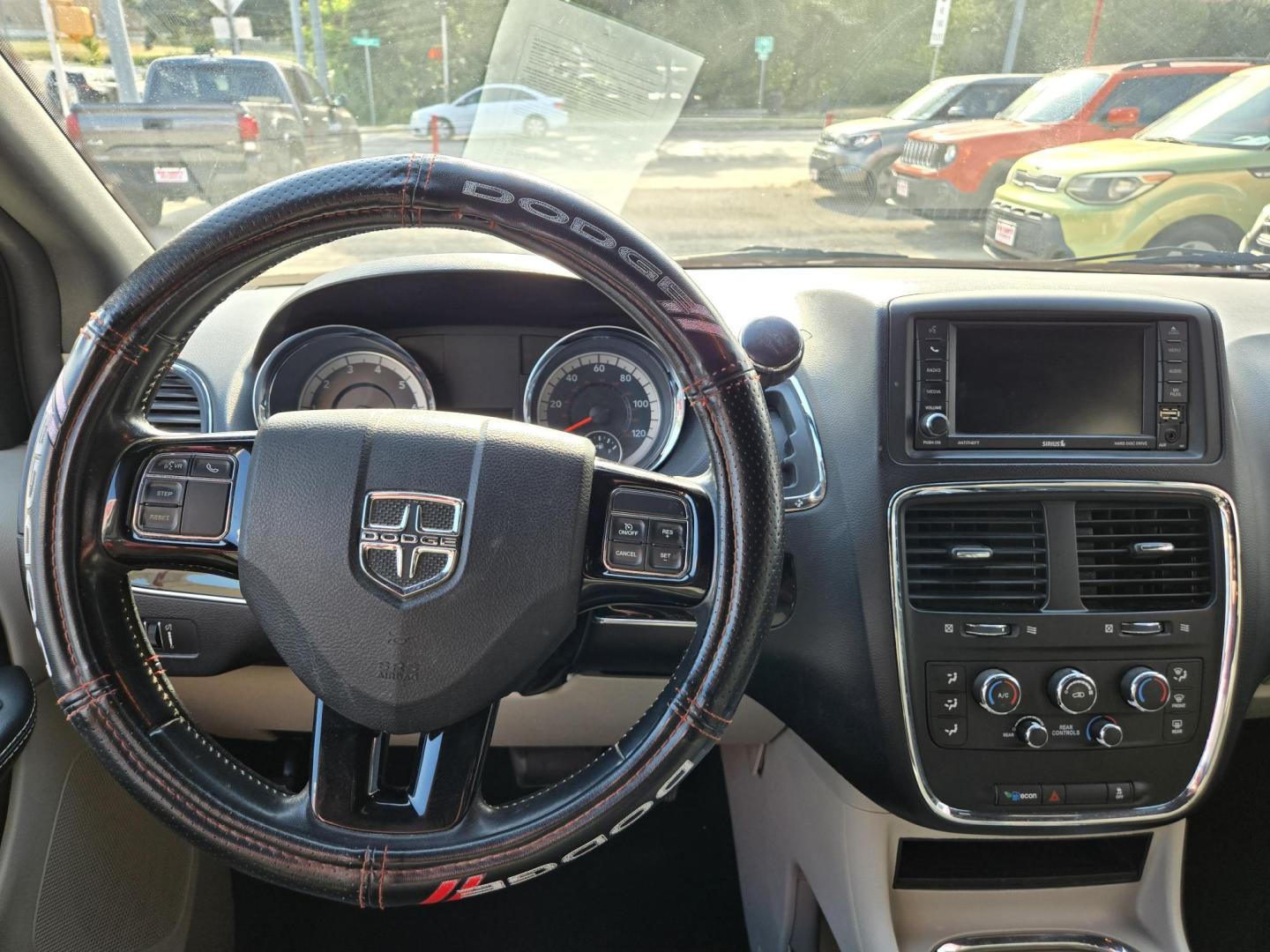 2019 GRAY Dodge Grand Caravan SXT (2C4RDGCG2KR) with an 3.6L V6 DOHC 24V engine, 6A transmission, located at 503 West Court, Seguin, TX, 78155, (830) 379-3373, 29.568621, -97.969803 - 2019 Dodge Grand Caravan SXT with a 3.6L V6 DOHC 24V, Automatic, Tilt, Cruise, AM/FM/CD/AUX Touchscreen Stereo, Power Windows, Locks, Seat and Side Mirrors, Bluetooth, Dual Climate Control, Rear A/C, Power Sliding Side Doors. Power Rear Hatch, Stow n Go Seating System, Backup Camera, Alloy Wheels, R - Photo#5