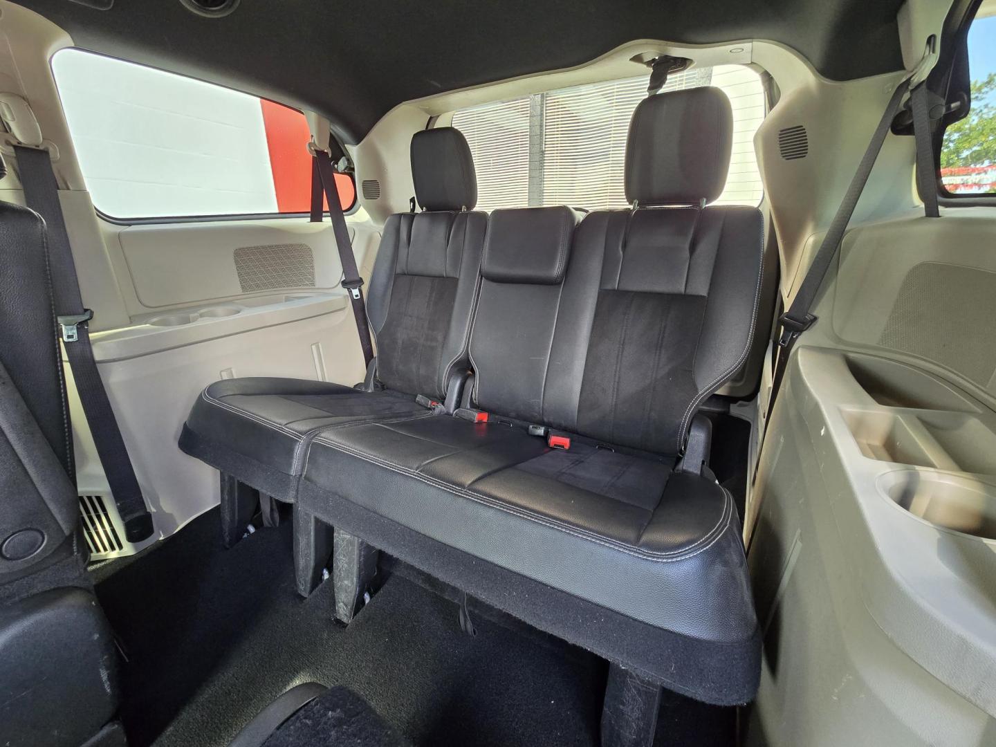 2019 GRAY Dodge Grand Caravan SXT (2C4RDGCG2KR) with an 3.6L V6 DOHC 24V engine, 6A transmission, located at 503 West Court, Seguin, TX, 78155, (830) 379-3373, 29.568621, -97.969803 - 2019 Dodge Grand Caravan SXT with a 3.6L V6 DOHC 24V, Automatic, Tilt, Cruise, AM/FM/CD/AUX Touchscreen Stereo, Power Windows, Locks, Seat and Side Mirrors, Bluetooth, Dual Climate Control, Rear A/C, Power Sliding Side Doors. Power Rear Hatch, Stow n Go Seating System, Backup Camera, Alloy Wheels, R - Photo#7