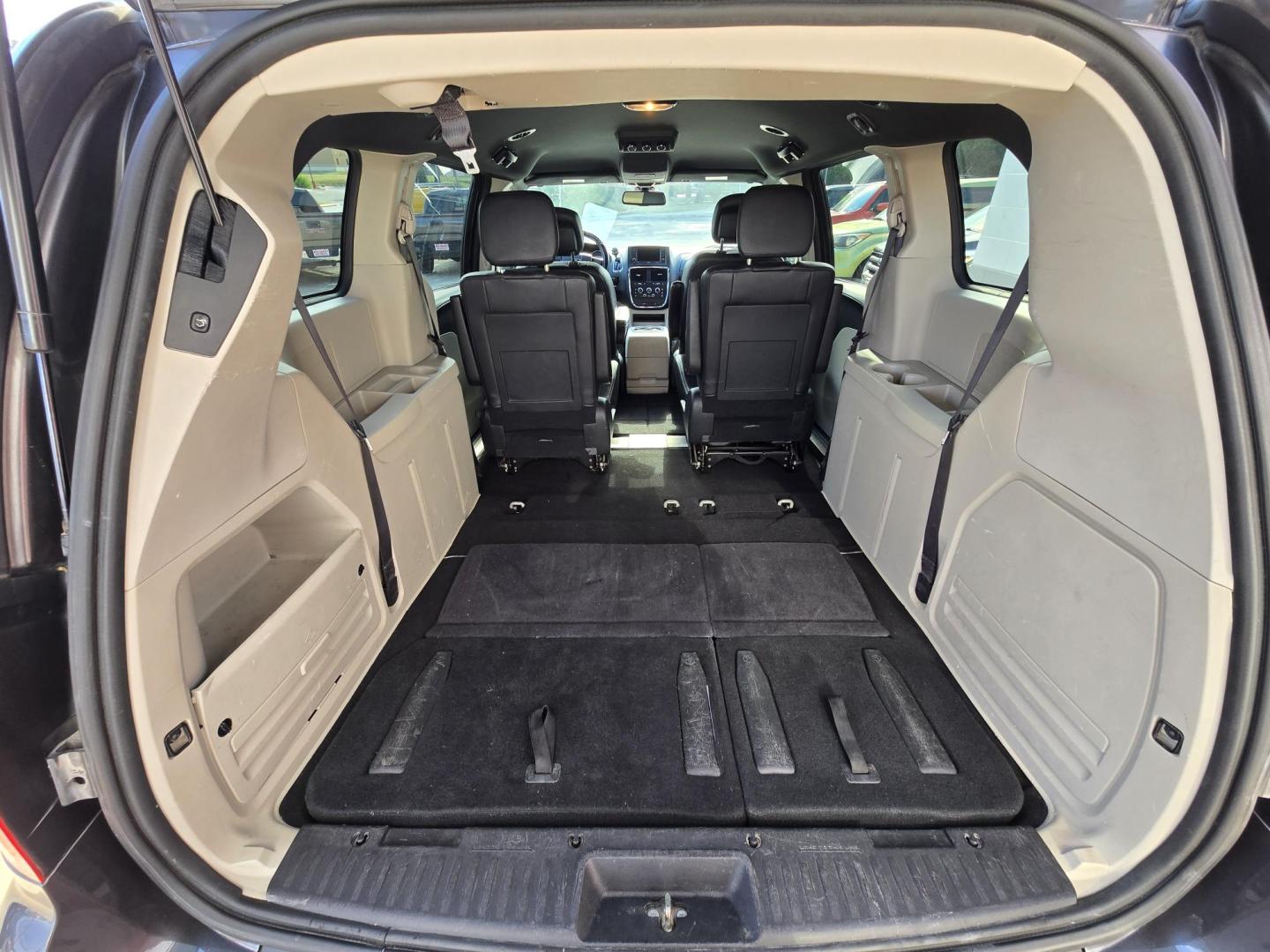 2019 GRAY Dodge Grand Caravan SXT (2C4RDGCG2KR) with an 3.6L V6 DOHC 24V engine, 6A transmission, located at 503 West Court, Seguin, TX, 78155, (830) 379-3373, 29.568621, -97.969803 - 2019 Dodge Grand Caravan SXT with a 3.6L V6 DOHC 24V, Automatic, Tilt, Cruise, AM/FM/CD/AUX Touchscreen Stereo, Power Windows, Locks, Seat and Side Mirrors, Bluetooth, Dual Climate Control, Rear A/C, Power Sliding Side Doors. Power Rear Hatch, Stow n Go Seating System, Backup Camera, Alloy Wheels, R - Photo#9