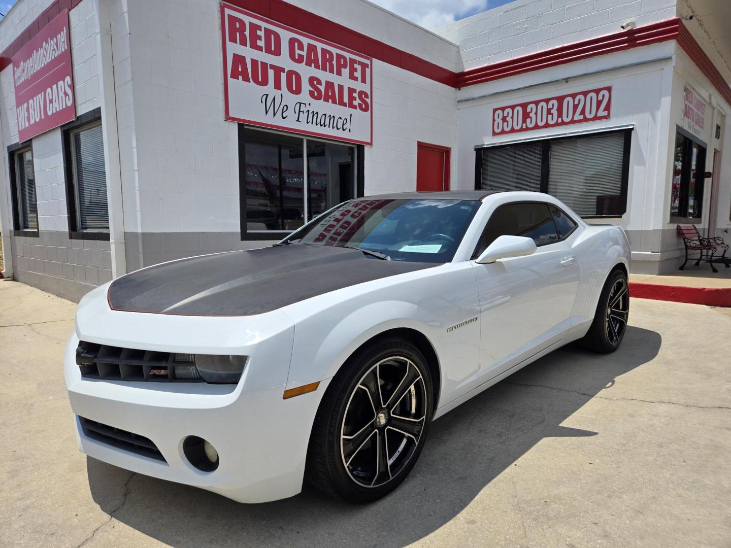 2012 SILVER Chevrolet Camaro Coupe 2LT (2G1FC1E37C9) with an 3.6L V6 DOHC 24V FFV engine, 6-Speed Automatic transmission, located at 503 West Court, Seguin, TX, 78155, (830) 379-3373, 29.568621, -97.969803 - 2012 Chevrolet Camaro Coupe 2LT with a 3.6L V6 DOHC 24V FFV, Automatic, Tilt, Cruise, AM/FM/CD Stereo, Power Windows, Locks, Seat and Side Mirrors, Bluetooth, Heated Seats, Tinted Windows, Onstar Capability, Backup Camera, Rear Defroster and more!! - Photo#0