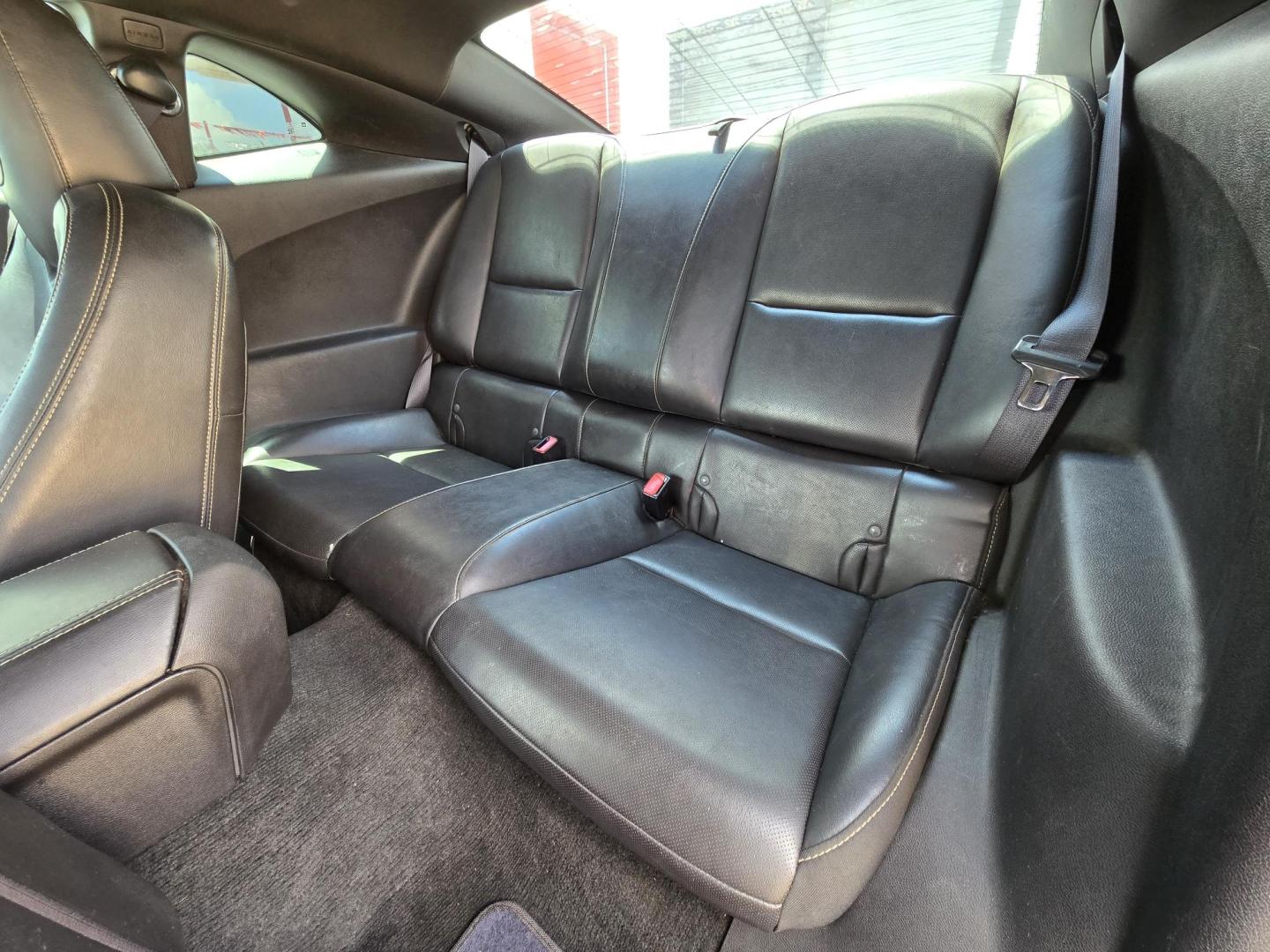 2012 SILVER Chevrolet Camaro Coupe 2LT (2G1FC1E37C9) with an 3.6L V6 DOHC 24V FFV engine, 6-Speed Automatic transmission, located at 503 West Court, Seguin, TX, 78155, (830) 379-3373, 29.568621, -97.969803 - 2012 Chevrolet Camaro Coupe 2LT with a 3.6L V6 DOHC 24V FFV, Automatic, Tilt, Cruise, AM/FM/CD Stereo, Power Windows, Locks, Seat and Side Mirrors, Bluetooth, Heated Seats, Tinted Windows, Onstar Capability, Backup Camera, Rear Defroster and more!! - Photo#6