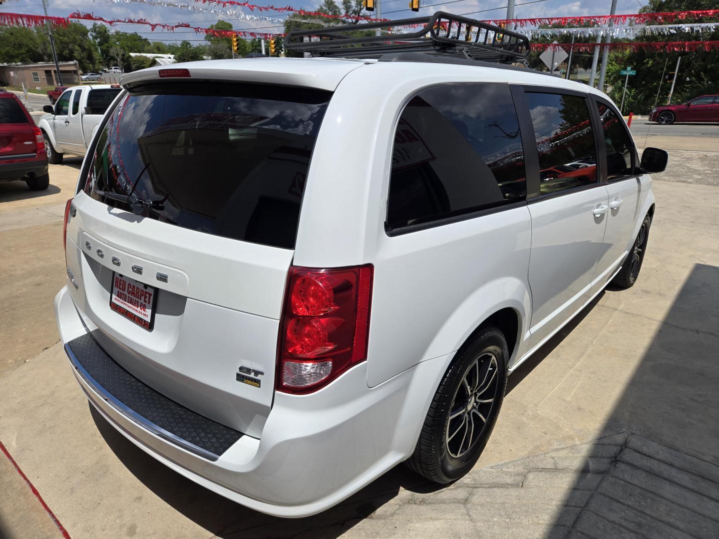 2018 WHITE Dodge Grand Caravan GT (2C4RDGEGXJR) with an 3.6L V6 DOHC 24V engine, 6A transmission, located at 503 West Court, Seguin, TX, 78155, (830) 379-3373, 29.568621, -97.969803 - 2018 Dodge Grand Caravan GT with a 3.6L V6 DOHC 24V, Automatic, Tilt, Cruise, AM/FM/CD/AUX Touchscreen Stereo, Power Windows, Locks, Seat and Side Mirrors, Bluetooth, Navigation, Dual Climate Control, Rear A/C, Heated Seats, Heated Steering Wheel, Tinted Windows, Power Side Sliding Doors, Power Rear - Photo#2