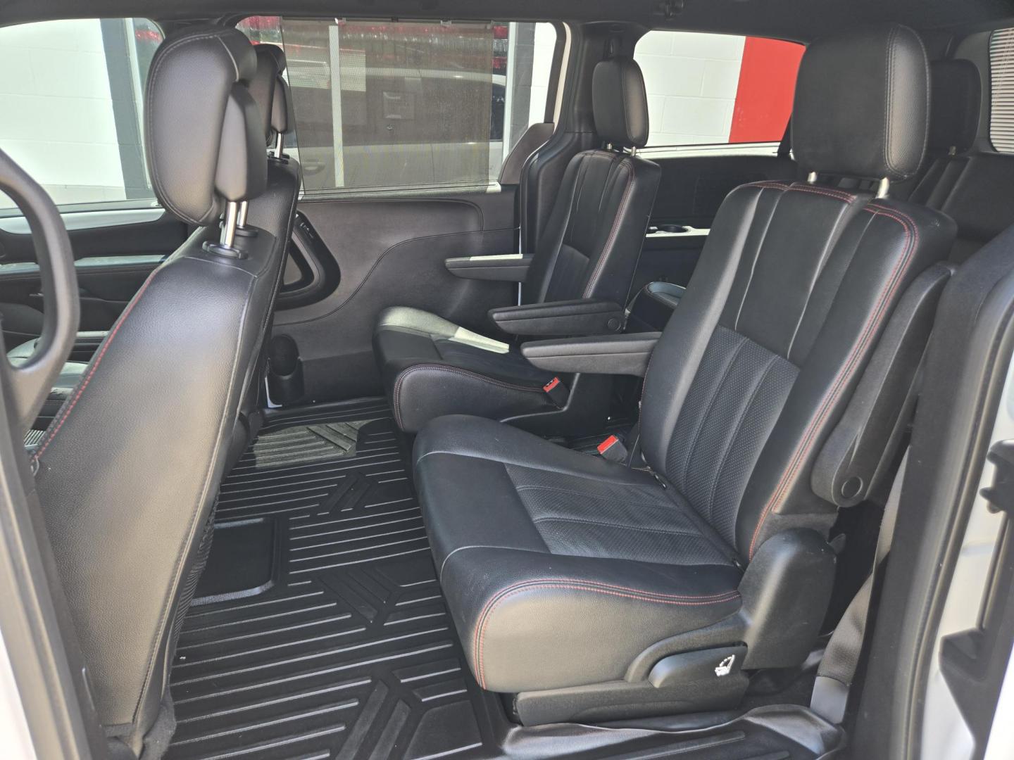 2018 WHITE Dodge Grand Caravan GT (2C4RDGEGXJR) with an 3.6L V6 DOHC 24V engine, 6A transmission, located at 503 West Court, Seguin, TX, 78155, (830) 379-3373, 29.568621, -97.969803 - 2018 Dodge Grand Caravan GT with a 3.6L V6 DOHC 24V, Automatic, Tilt, Cruise, AM/FM/CD/AUX Touchscreen Stereo, Power Windows, Locks, Seat and Side Mirrors, Bluetooth, Navigation, Dual Climate Control, Rear A/C, Heated Seats, Heated Steering Wheel, Tinted Windows, Power Side Sliding Doors, Power Rear - Photo#6