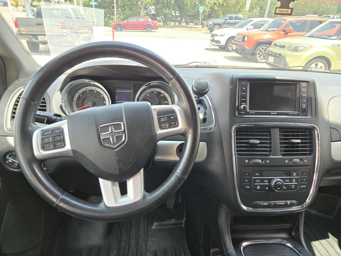 2018 WHITE Dodge Grand Caravan GT (2C4RDGEGXJR) with an 3.6L V6 DOHC 24V engine, 6A transmission, located at 503 West Court, Seguin, TX, 78155, (830) 379-3373, 29.568621, -97.969803 - 2018 Dodge Grand Caravan GT with a 3.6L V6 DOHC 24V, Automatic, Tilt, Cruise, AM/FM/CD/AUX Touchscreen Stereo, Power Windows, Locks, Seat and Side Mirrors, Bluetooth, Navigation, Dual Climate Control, Rear A/C, Heated Seats, Heated Steering Wheel, Tinted Windows, Power Side Sliding Doors, Power Rear - Photo#5