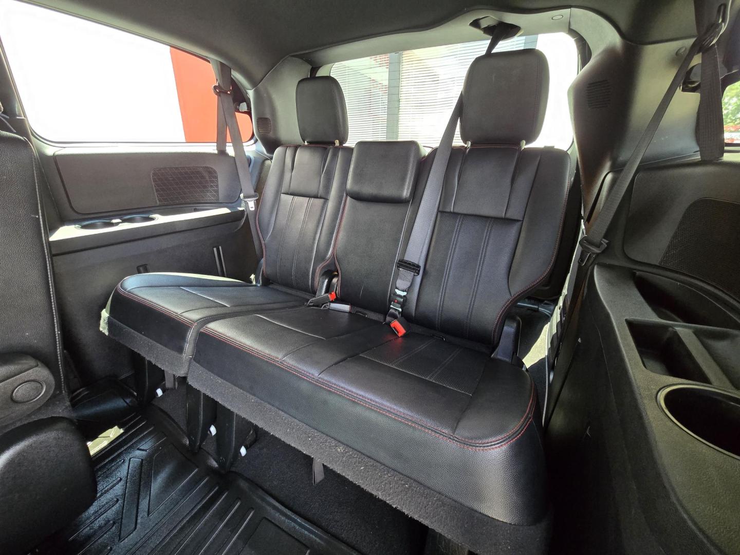 2018 WHITE Dodge Grand Caravan GT (2C4RDGEGXJR) with an 3.6L V6 DOHC 24V engine, 6A transmission, located at 503 West Court, Seguin, TX, 78155, (830) 379-3373, 29.568621, -97.969803 - 2018 Dodge Grand Caravan GT with a 3.6L V6 DOHC 24V, Automatic, Tilt, Cruise, AM/FM/CD/AUX Touchscreen Stereo, Power Windows, Locks, Seat and Side Mirrors, Bluetooth, Navigation, Dual Climate Control, Rear A/C, Heated Seats, Heated Steering Wheel, Tinted Windows, Power Side Sliding Doors, Power Rear - Photo#7