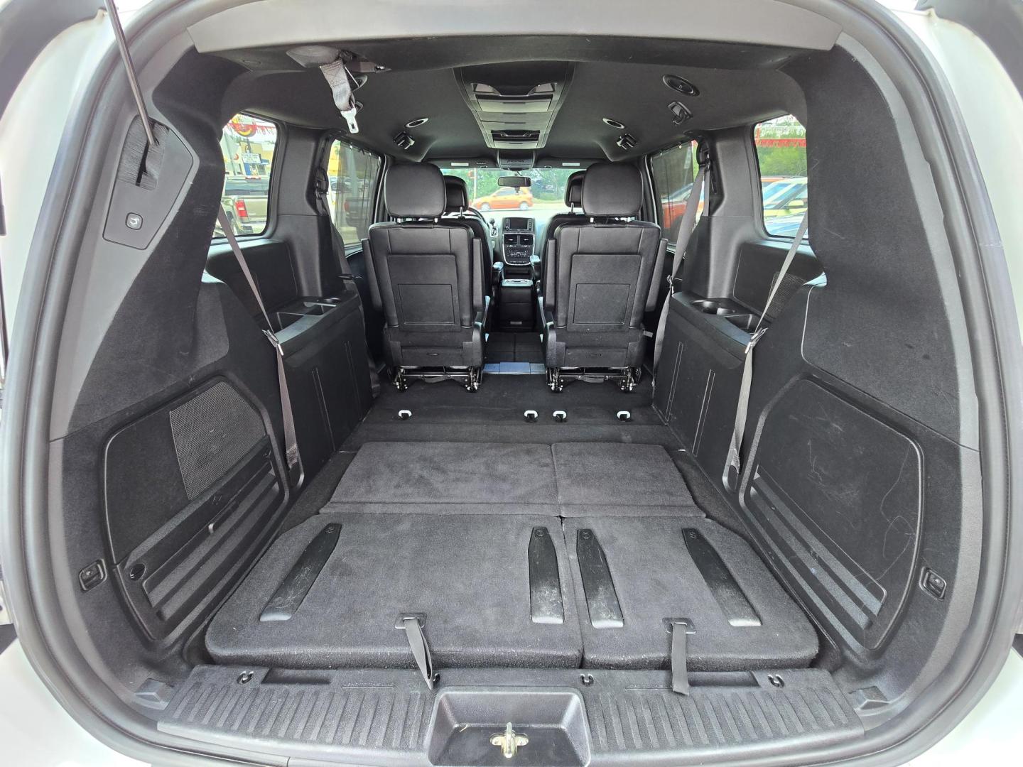 2018 WHITE Dodge Grand Caravan GT (2C4RDGEGXJR) with an 3.6L V6 DOHC 24V engine, 6A transmission, located at 503 West Court, Seguin, TX, 78155, (830) 379-3373, 29.568621, -97.969803 - 2018 Dodge Grand Caravan GT with a 3.6L V6 DOHC 24V, Automatic, Tilt, Cruise, AM/FM/CD/AUX Touchscreen Stereo, Power Windows, Locks, Seat and Side Mirrors, Bluetooth, Navigation, Dual Climate Control, Rear A/C, Heated Seats, Heated Steering Wheel, Tinted Windows, Power Side Sliding Doors, Power Rear - Photo#9
