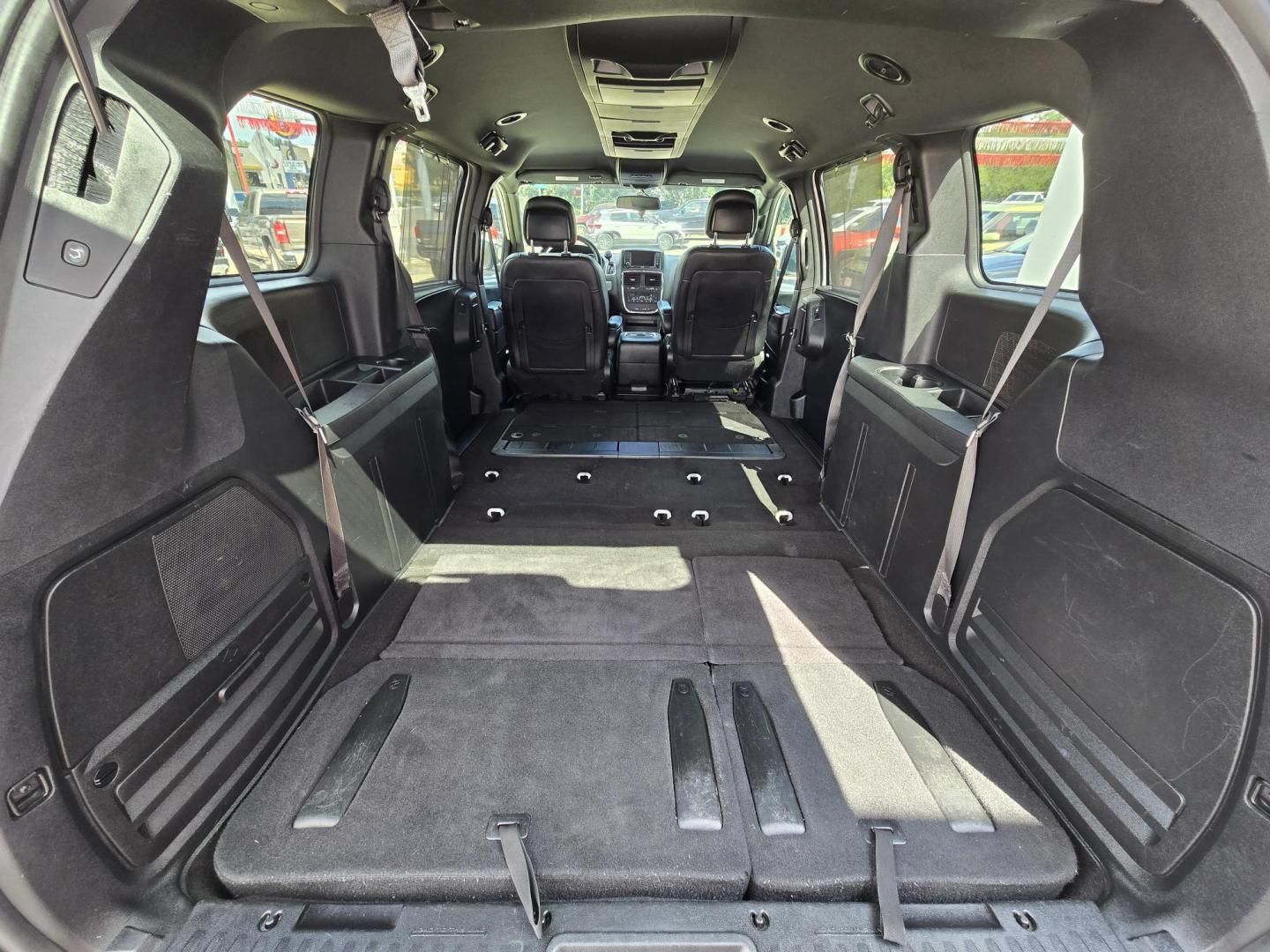 2018 WHITE Dodge Grand Caravan GT (2C4RDGEGXJR) with an 3.6L V6 DOHC 24V engine, 6A transmission, located at 503 West Court, Seguin, TX, 78155, (830) 379-3373, 29.568621, -97.969803 - 2018 Dodge Grand Caravan GT with a 3.6L V6 DOHC 24V, Automatic, Tilt, Cruise, AM/FM/CD/AUX Touchscreen Stereo, Power Windows, Locks, Seat and Side Mirrors, Bluetooth, Navigation, Dual Climate Control, Rear A/C, Heated Seats, Heated Steering Wheel, Tinted Windows, Power Side Sliding Doors, Power Rear - Photo#10