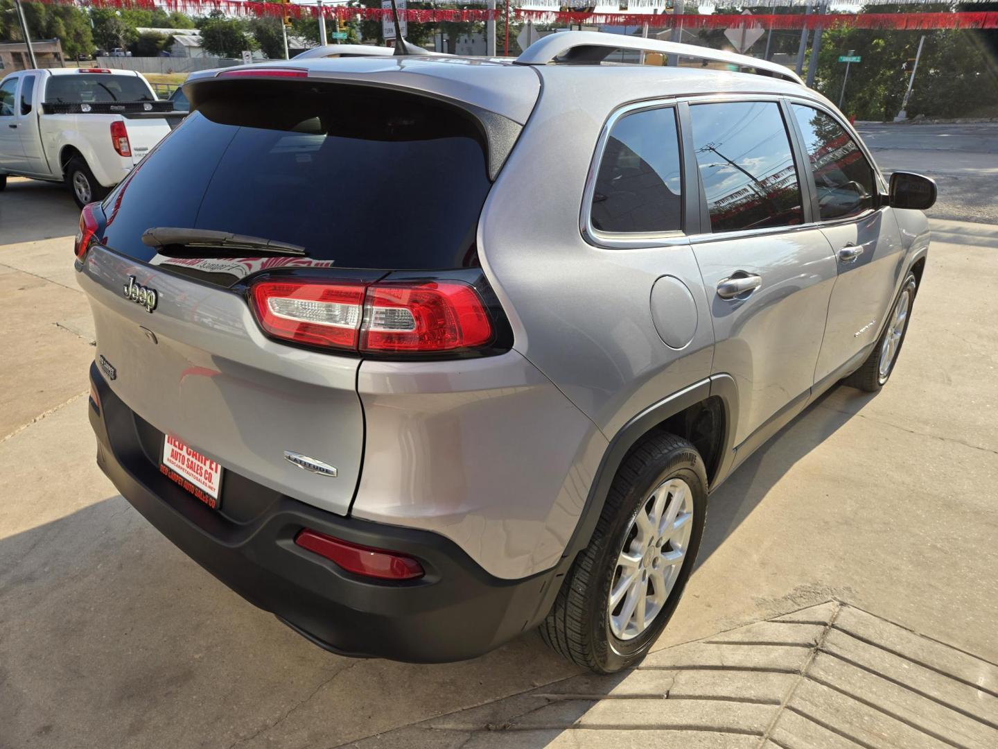 2017 SILVER Jeep Cherokee Latitude FWD (1C4PJLCB5HW) with an 2.4L L4 DOHC 16V engine, 9A transmission, located at 503 West Court, Seguin, TX, 78155, (830) 379-3373, 29.568621, -97.969803 - 2017 Jeep Cherokee Latitude FWD with a 2.4L L4 DOHC 16V, Automatic, Tilt, Cruise, AM/FM/AUX Touchscreen Stereo, Power Windows, Locks and Side Mirrors, Tinted Windows, Rear A/C, Alloy Wheels, Backup Camera, Rear Wiper, Rear Defroster and more!! - Photo#2