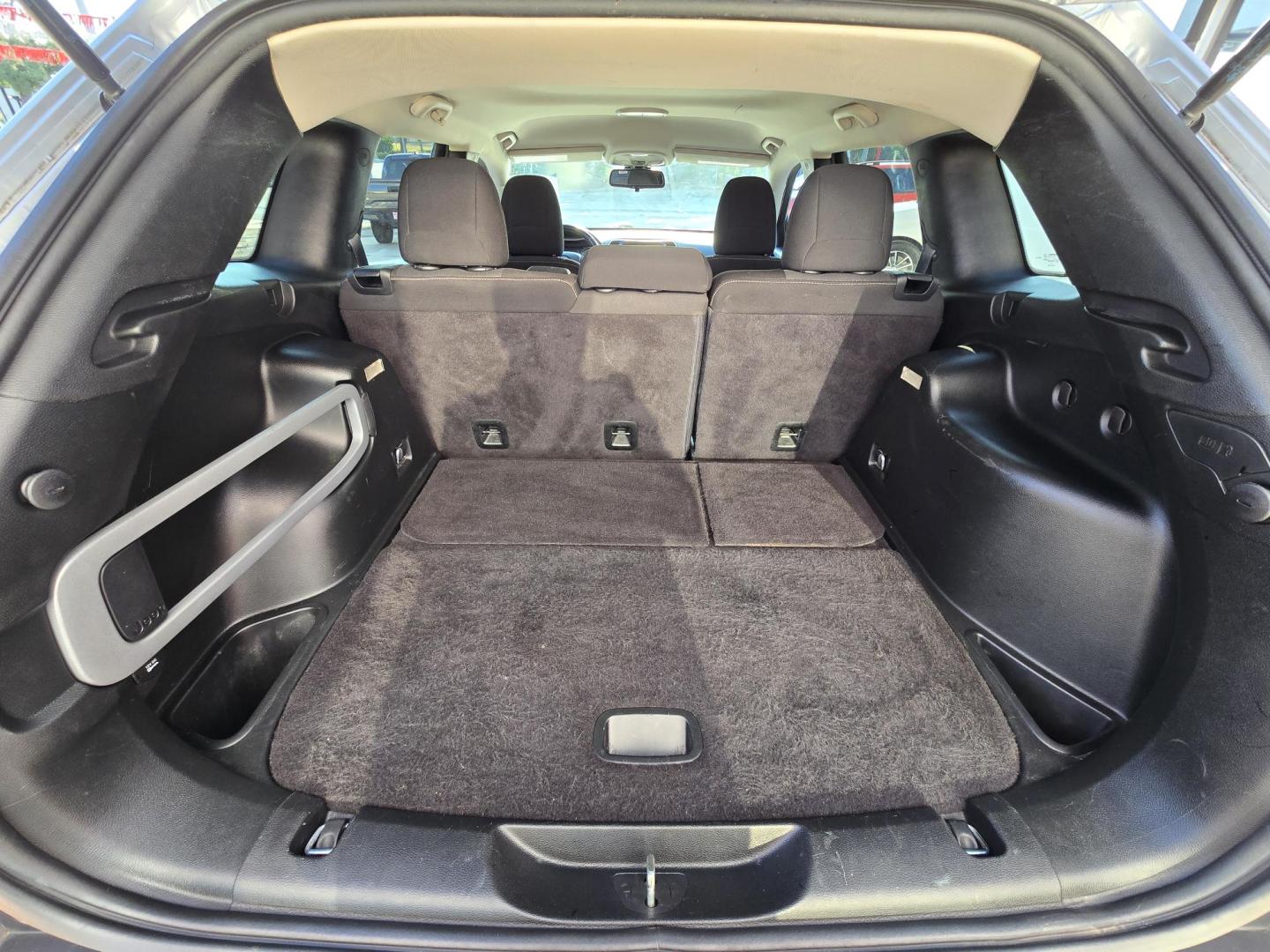 2017 SILVER Jeep Cherokee Latitude FWD (1C4PJLCB5HW) with an 2.4L L4 DOHC 16V engine, 9A transmission, located at 503 West Court, Seguin, TX, 78155, (830) 379-3373, 29.568621, -97.969803 - 2017 Jeep Cherokee Latitude FWD with a 2.4L L4 DOHC 16V, Automatic, Tilt, Cruise, AM/FM/AUX Touchscreen Stereo, Power Windows, Locks and Side Mirrors, Tinted Windows, Rear A/C, Alloy Wheels, Backup Camera, Rear Wiper, Rear Defroster and more!! - Photo#7