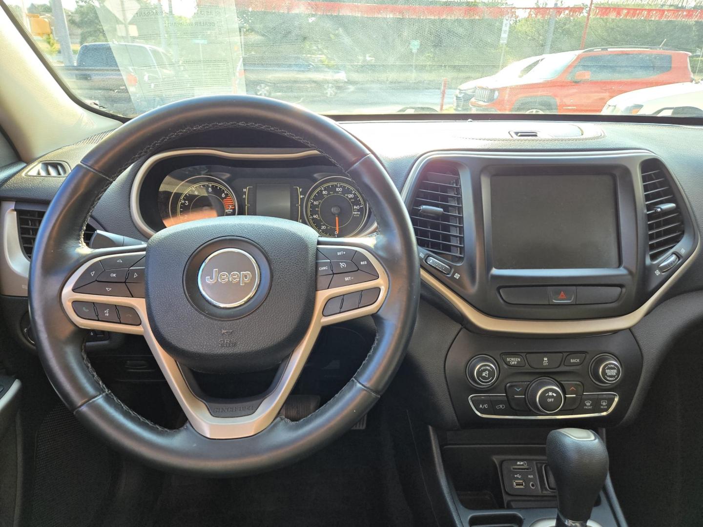 2017 SILVER Jeep Cherokee Latitude FWD (1C4PJLCB5HW) with an 2.4L L4 DOHC 16V engine, 9A transmission, located at 503 West Court, Seguin, TX, 78155, (830) 379-3373, 29.568621, -97.969803 - 2017 Jeep Cherokee Latitude FWD with a 2.4L L4 DOHC 16V, Automatic, Tilt, Cruise, AM/FM/AUX Touchscreen Stereo, Power Windows, Locks and Side Mirrors, Tinted Windows, Rear A/C, Alloy Wheels, Backup Camera, Rear Wiper, Rear Defroster and more!! - Photo#5