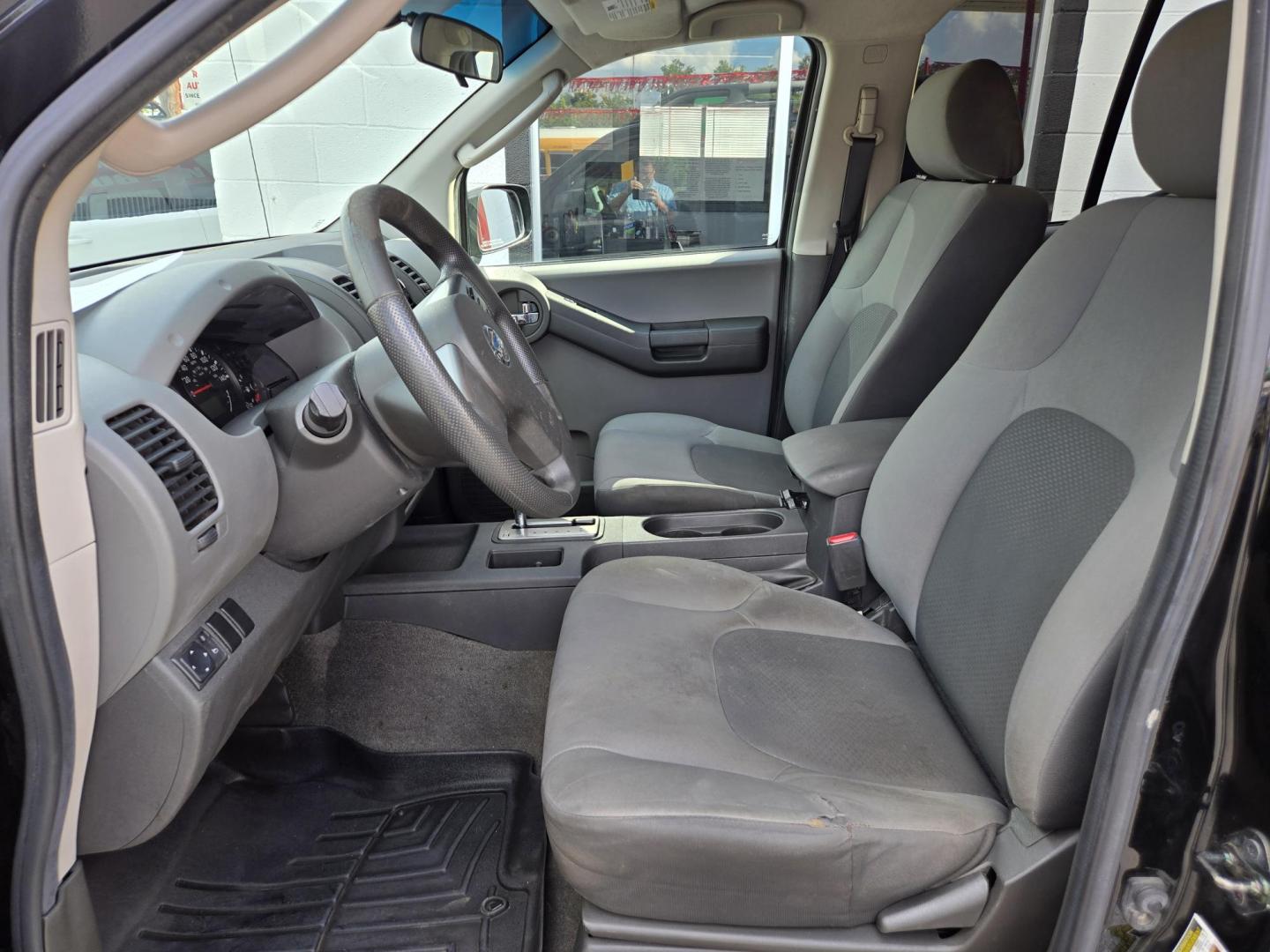 2009 Black Nissan Xterra Off-Road 4WD (5N1AN08W69C) with an 4.0L V6 DOHC 24V engine, Automatic transmission, located at 503 West Court, Seguin, TX, 78155, (830) 379-3373, 29.568621, -97.969803 - 2009 Nissan Xterra X Off-Road 4WD with a 4.0L V6 DOHC 24V, Automatic, Tilt, Cruise, AM/FM/AUX Stereo, Power Windows, Locks and Side Mirrors, Tinted Windows, Trailer Towing, Rear Wiper, Rear Defroster and more!! - Photo#4
