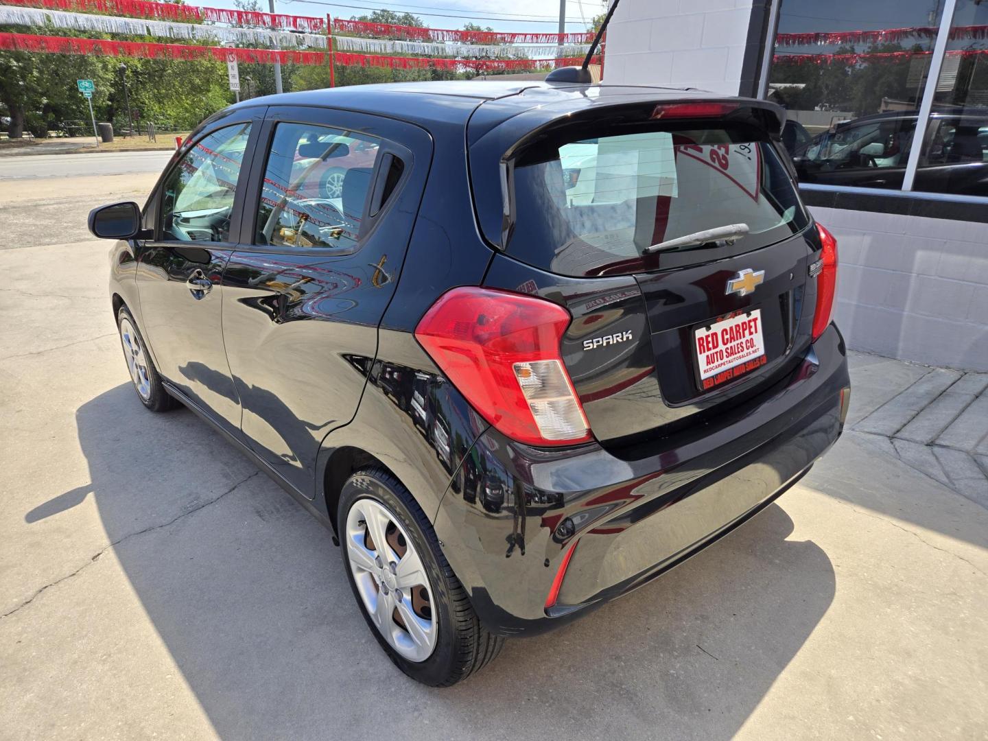 2020 Black Chevrolet Spark LS CVT (KL8CB6SA7LC) with an 1.4L L4 16V DOHC engine, CVT transmission, located at 503 West Court, Seguin, TX, 78155, (830) 379-3373, 29.568621, -97.969803 - 2020 Chevrolet Spark LS with a 1.4L L4 16V DOHC, Automatic, Tilt, AM/FM Touchscreen Stereo, Bluetooth, Automatic Headlights, Onstar Capability, Rear Wiper, Rear Defroster and more!! - Photo#3
