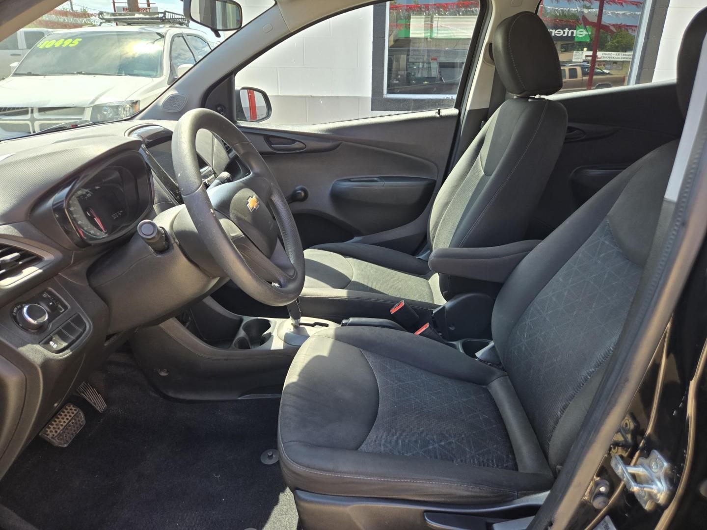 2020 Black Chevrolet Spark LS CVT (KL8CB6SA7LC) with an 1.4L L4 16V DOHC engine, CVT transmission, located at 503 West Court, Seguin, TX, 78155, (830) 379-3373, 29.568621, -97.969803 - 2020 Chevrolet Spark LS with a 1.4L L4 16V DOHC, Automatic, Tilt, AM/FM Touchscreen Stereo, Bluetooth, Automatic Headlights, Onstar Capability, Rear Wiper, Rear Defroster and more!! - Photo#4