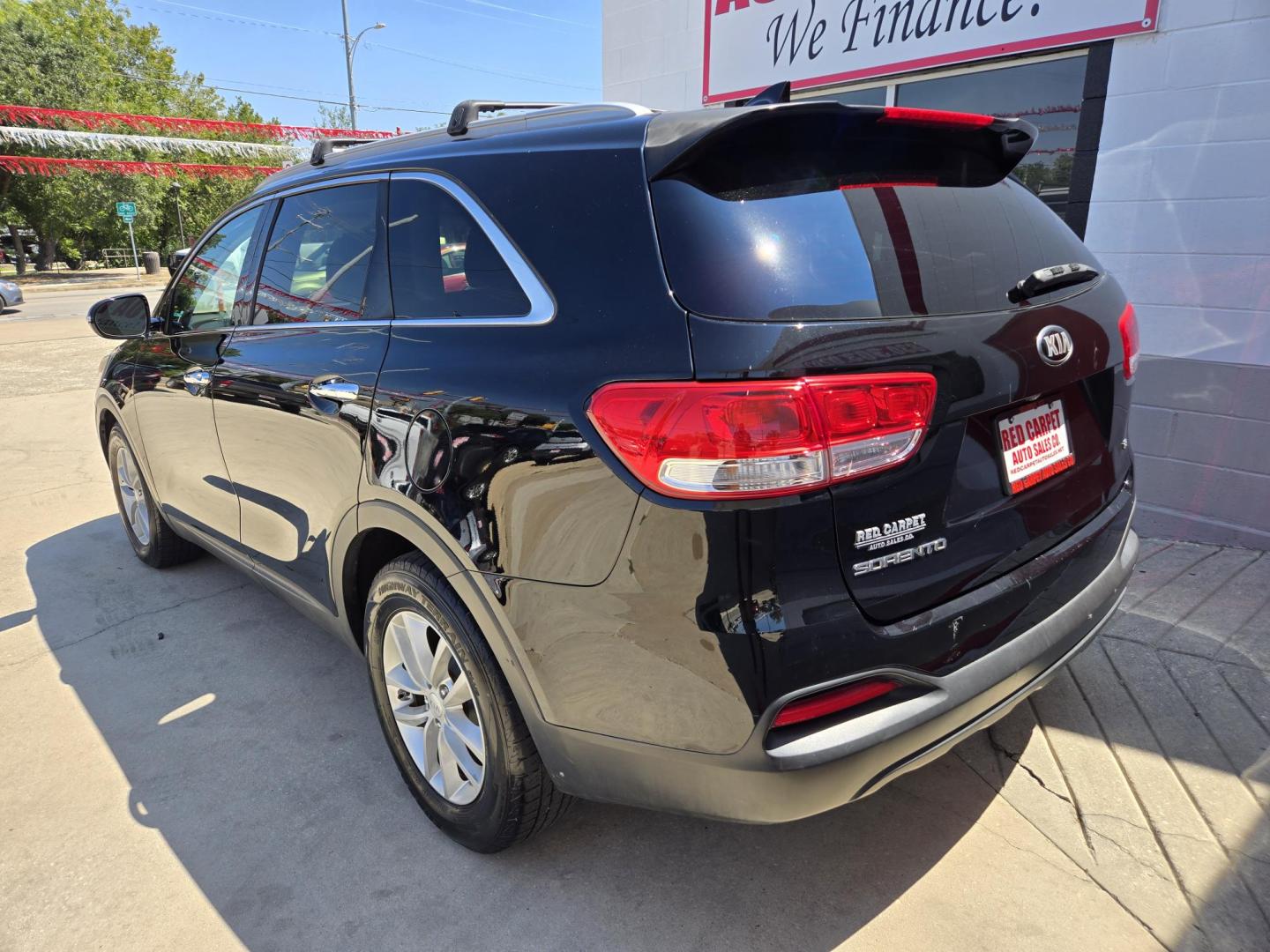 2016 Black Kia Sorento LX V6 2WD (5XYPG4A54GG) with an 3.3L V6 DOHC 24V engine, 6-Speed Automatic transmission, located at 503 West Court, Seguin, TX, 78155, (830) 379-3373, 29.568621, -97.969803 - 2016 Kia Sorento LX 2WD with a 3.3L V6 DOHC 24V, Automatic, Tilt, Cruise, AM/FM/CD/AUX Stereo, Power Windows, Locks and Side Mirrors, Bluetooth, Automatic Headlights, Rear A/C, Third Row Seating, Alloy Wheels, Backup Camera, Rear Wiper, Rear Defroster and more!! - Photo#3
