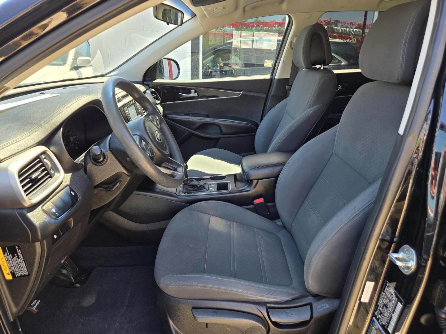 2016 Black Kia Sorento LX V6 2WD (5XYPG4A54GG) with an 3.3L V6 DOHC 24V engine, 6-Speed Automatic transmission, located at 503 West Court, Seguin, TX, 78155, (830) 379-3373, 29.568621, -97.969803 - 2016 Kia Sorento LX 2WD with a 3.3L V6 DOHC 24V, Automatic, Tilt, Cruise, AM/FM/CD/AUX Stereo, Power Windows, Locks and Side Mirrors, Bluetooth, Automatic Headlights, Rear A/C, Third Row Seating, Alloy Wheels, Backup Camera, Rear Wiper, Rear Defroster and more!! - Photo#4