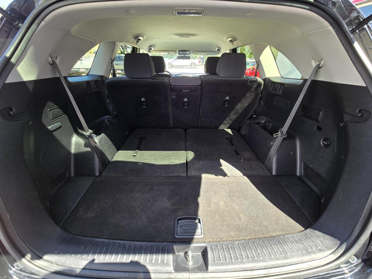 2016 Black Kia Sorento LX V6 2WD (5XYPG4A54GG) with an 3.3L V6 DOHC 24V engine, 6-Speed Automatic transmission, located at 503 West Court, Seguin, TX, 78155, (830) 379-3373, 29.568621, -97.969803 - 2016 Kia Sorento LX 2WD with a 3.3L V6 DOHC 24V, Automatic, Tilt, Cruise, AM/FM/CD/AUX Stereo, Power Windows, Locks and Side Mirrors, Bluetooth, Automatic Headlights, Rear A/C, Third Row Seating, Alloy Wheels, Backup Camera, Rear Wiper, Rear Defroster and more!! - Photo#9