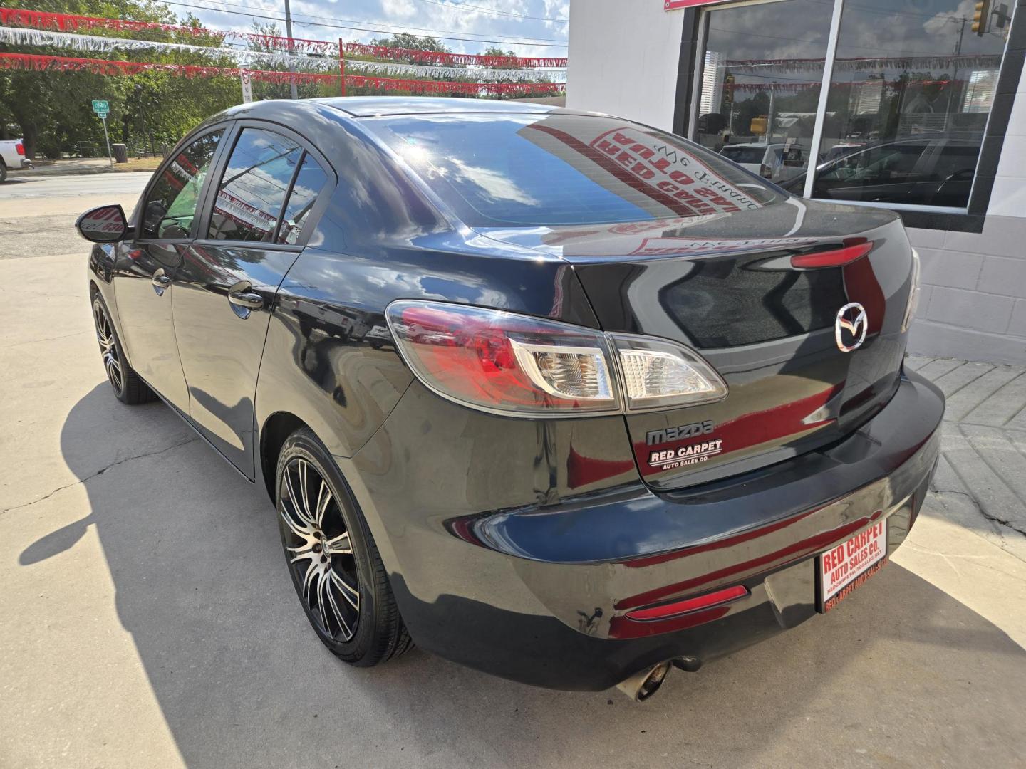 2012 Black Mazda MAZDA3 i Sport 4-Door (JM1BL1UF4C1) with an 2.0L L4 DOHC 16V engine, Manual Transmission transmission, located at 503 West Court, Seguin, TX, 78155, (830) 379-3373, 29.568621, -97.969803 - 2012 Mazda MAZDA3 i Sport 4-Door with a 2.0L L4 DOHC 16V, Standard Transmission, Tilt, AM/FM/CD/AUX Stereo, Power Windows, Locks and Side Mirrors, Tinted Windows, Custom Alloy Wheels, Rear Defroster and more!! - Photo#3
