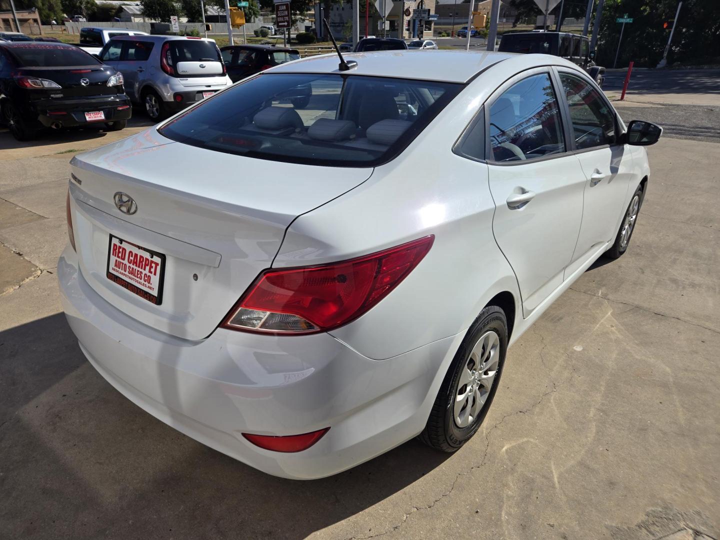2015 WHITE Hyundai Accent GLS 4-Door 6A (KMHCT4AE7FU) with an 1.6L L4 DOHC 16V engine, 6-Speed Automatic transmission, located at 503 West Court, Seguin, TX, 78155, (830) 379-3373, 29.568621, -97.969803 - 2015 Hyundai Accent GLS with a 1.6L L4 DOHC 16V, Automatic, Tilt, Cruise, AM/FM/CD Stereo, Power Windows, Locks and Side Mirrors, Rear Defroster and more!! - Photo#2