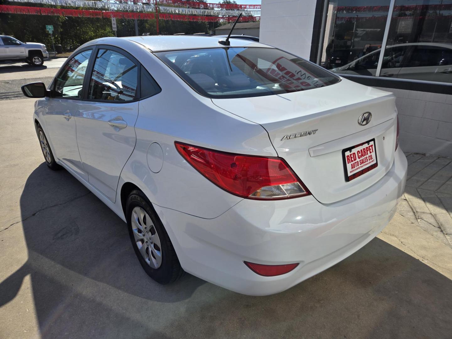 2015 WHITE Hyundai Accent GLS 4-Door 6A (KMHCT4AE7FU) with an 1.6L L4 DOHC 16V engine, 6-Speed Automatic transmission, located at 503 West Court, Seguin, TX, 78155, (830) 379-3373, 29.568621, -97.969803 - 2015 Hyundai Accent GLS with a 1.6L L4 DOHC 16V, Automatic, Tilt, Cruise, AM/FM/CD Stereo, Power Windows, Locks and Side Mirrors, Rear Defroster and more!! - Photo#3