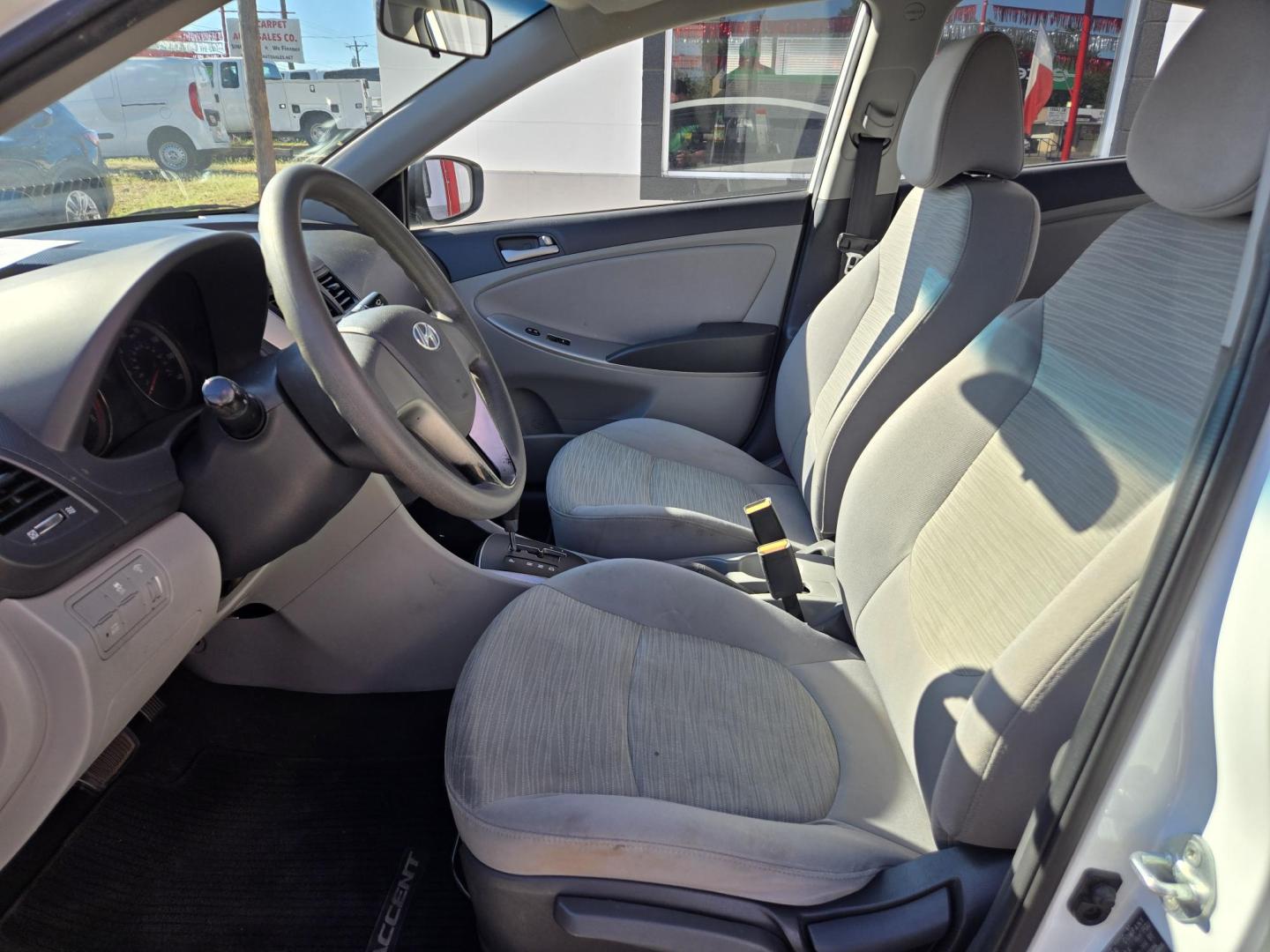 2015 WHITE Hyundai Accent GLS 4-Door 6A (KMHCT4AE7FU) with an 1.6L L4 DOHC 16V engine, 6-Speed Automatic transmission, located at 503 West Court, Seguin, TX, 78155, (830) 379-3373, 29.568621, -97.969803 - 2015 Hyundai Accent GLS with a 1.6L L4 DOHC 16V, Automatic, Tilt, Cruise, AM/FM/CD Stereo, Power Windows, Locks and Side Mirrors, Rear Defroster and more!! - Photo#4