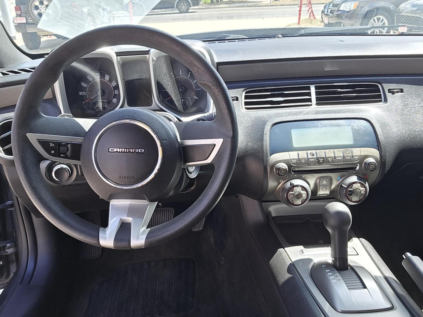 2011 GRAY Chevrolet Camaro LS Coupe (2G1FA1ED3B9) with an 3.6L V6 DOHC 24V engine, 6-Speed Automatic transmission, located at 503 West Court, Seguin, TX, 78155, (830) 379-3373, 29.568621, -97.969803 - 2011 Chevrolet Camaro LS Coupe with a 3.6L V6 DOHC 24V, Automatic, Tilt, Cruise, AM/FM/CD Stereo, Power Windows, Locks, Seat and Side Mirrors, Bluetooth, Onstar Capability, Automatic Headlights, Rear Defroster and more!! - Photo#5