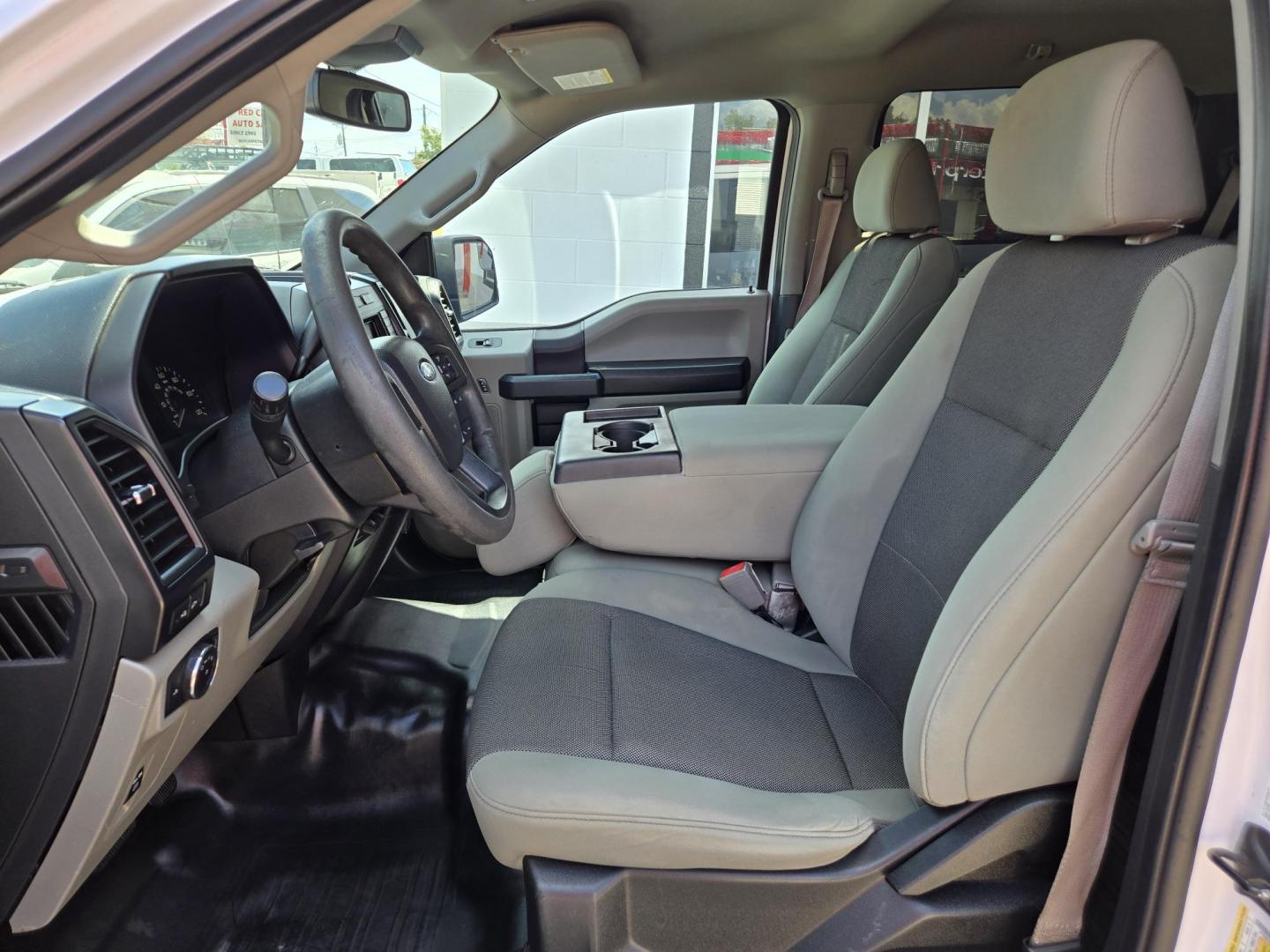 2019 WHITE Ford F-150 Lariat SuperCrew 5.5-ft. Bed 4WD (1FTEW1E56KK) with an 5.0L V8 OHV 32V engine, 6A transmission, located at 503 West Court, Seguin, TX, 78155, (830) 379-3373, 29.568621, -97.969803 - 2019 Ford F-150 XL SuperCrew 5.5-ft. Bed 4WD with a 5.0L V8 OHV 32V, Automatic, Tilt, Cruise, AM/FM Stereo, Power Windows, Locks and Side Mirrors, Bluetooth, Tinted Windows, Backup Camera, Bumper Sensors, Trailer Towing, Front Bench Seat, Alloy Wheels and more!! - Photo#4