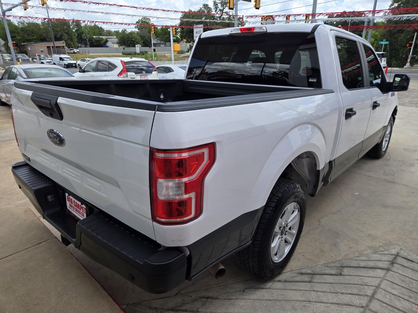 2019 WHITE Ford F-150 Lariat SuperCrew 5.5-ft. Bed 4WD (1FTEW1E56KK) with an 5.0L V8 OHV 32V engine, 6A transmission, located at 503 West Court, Seguin, TX, 78155, (830) 379-3373, 29.568621, -97.969803 - 2019 Ford F-150 XL SuperCrew 5.5-ft. Bed 4WD with a 5.0L V8 OHV 32V, Automatic, Tilt, Cruise, AM/FM Stereo, Power Windows, Locks and Side Mirrors, Bluetooth, Tinted Windows, Backup Camera, Bumper Sensors, Trailer Towing, Front Bench Seat, Alloy Wheels and more!!- Photo#2