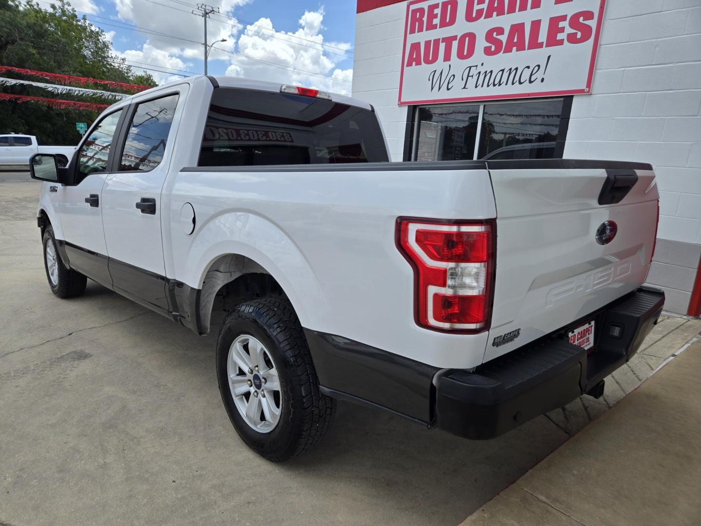 2019 WHITE Ford F-150 Lariat SuperCrew 5.5-ft. Bed 4WD (1FTEW1E56KK) with an 5.0L V8 OHV 32V engine, 6A transmission, located at 503 West Court, Seguin, TX, 78155, (830) 379-3373, 29.568621, -97.969803 - 2019 Ford F-150 XL SuperCrew 5.5-ft. Bed 4WD with a 5.0L V8 OHV 32V, Automatic, Tilt, Cruise, AM/FM Stereo, Power Windows, Locks and Side Mirrors, Bluetooth, Tinted Windows, Backup Camera, Bumper Sensors, Trailer Towing, Front Bench Seat, Alloy Wheels and more!!- Photo#3