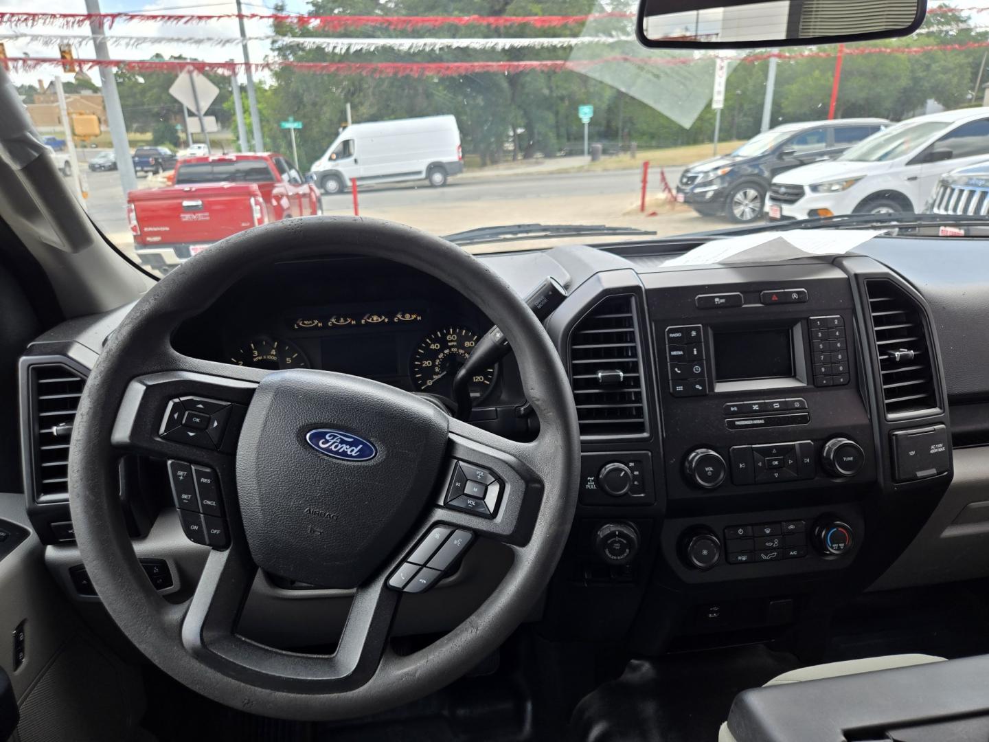 2019 WHITE Ford F-150 Lariat SuperCrew 5.5-ft. Bed 4WD (1FTEW1E56KK) with an 5.0L V8 OHV 32V engine, 6A transmission, located at 503 West Court, Seguin, TX, 78155, (830) 379-3373, 29.568621, -97.969803 - 2019 Ford F-150 XL SuperCrew 5.5-ft. Bed 4WD with a 5.0L V8 OHV 32V, Automatic, Tilt, Cruise, AM/FM Stereo, Power Windows, Locks and Side Mirrors, Bluetooth, Tinted Windows, Backup Camera, Bumper Sensors, Trailer Towing, Front Bench Seat, Alloy Wheels and more!!- Photo#5