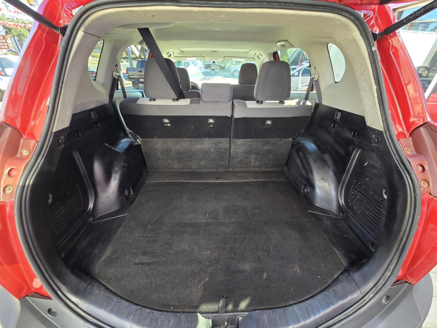 2013 Red Toyota RAV4 XLE AWD (2T3RFREV9DW) with an 2.5L L4 DOHC 16V engine, 6-Speed Automatic transmission, located at 503 West Court, Seguin, TX, 78155, (830) 379-3373, 29.568621, -97.969803 - 2013 Toyota RAV4 XLE AWD with a 2.5L L4 DOHC 16V, Automatic, Tilt, Cruise, AM/FM/CD/AUX Touchscreen Stereo, Power Windows, Locks and Side Mirrors, Bluetooth, Tinted Windows, Alloy Wheels, Power Sunroof, Backup Camera, Rear Wiper, Rear Defroster and more!! - Photo#7